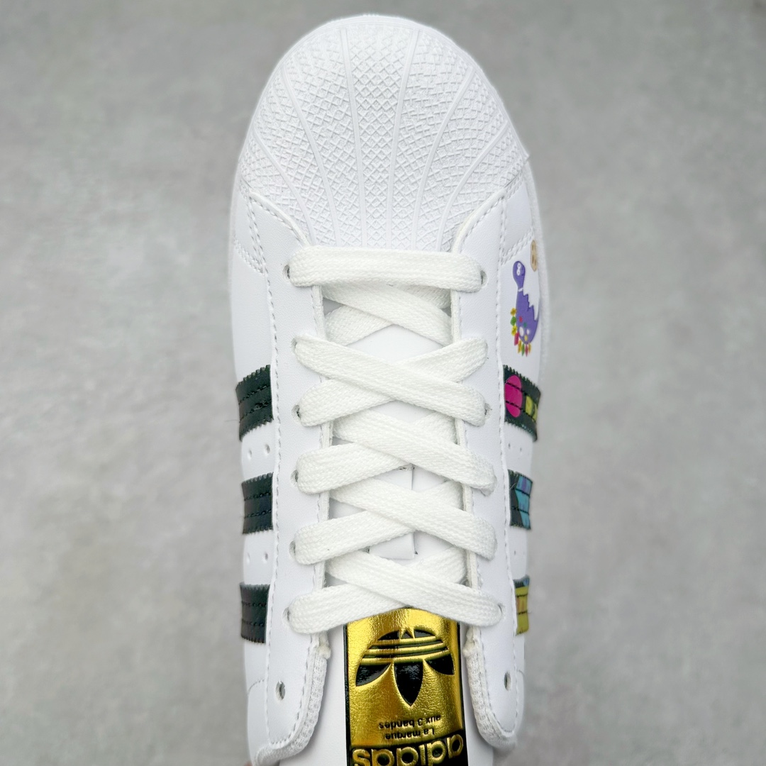 图片[4]-AD Originals Superstar 经典复古贝壳头板鞋 EG4958 诞生于1969年 是第一双将全皮面鞋 身与橡胶鞋头结合在一起的低帮篮球鞋 Superstar最开始 是作为高帮篮球鞋Pro Model的低帮版本而出现的 但因为其独特和醒目的橡胶鞋头造型而让大家熟知 被大家形象地称为\\\”shelltoe\\\”贝壳头 在70年代的美国职业篮球场上 接近3/4的NBA球员都将这双Superstar作为场上用鞋 80年代之后 经过不断的改良和发展 Superstar逐渐成为横跨时装、音乐、街头文化、休闲和运动等各大领域的时尚潮鞋 尺码：36 36.5 37 38 38.5 39 40 40.5 41 42 42.5 43 44 44.5 45-选品中心