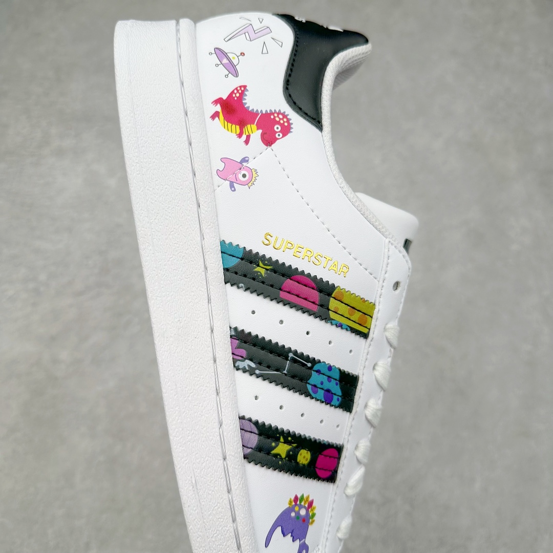 图片[6]-AD Originals Superstar 经典复古贝壳头板鞋 EG4958 诞生于1969年 是第一双将全皮面鞋 身与橡胶鞋头结合在一起的低帮篮球鞋 Superstar最开始 是作为高帮篮球鞋Pro Model的低帮版本而出现的 但因为其独特和醒目的橡胶鞋头造型而让大家熟知 被大家形象地称为\\\”shelltoe\\\”贝壳头 在70年代的美国职业篮球场上 接近3/4的NBA球员都将这双Superstar作为场上用鞋 80年代之后 经过不断的改良和发展 Superstar逐渐成为横跨时装、音乐、街头文化、休闲和运动等各大领域的时尚潮鞋 尺码：36 36.5 37 38 38.5 39 40 40.5 41 42 42.5 43 44 44.5 45-选品中心
