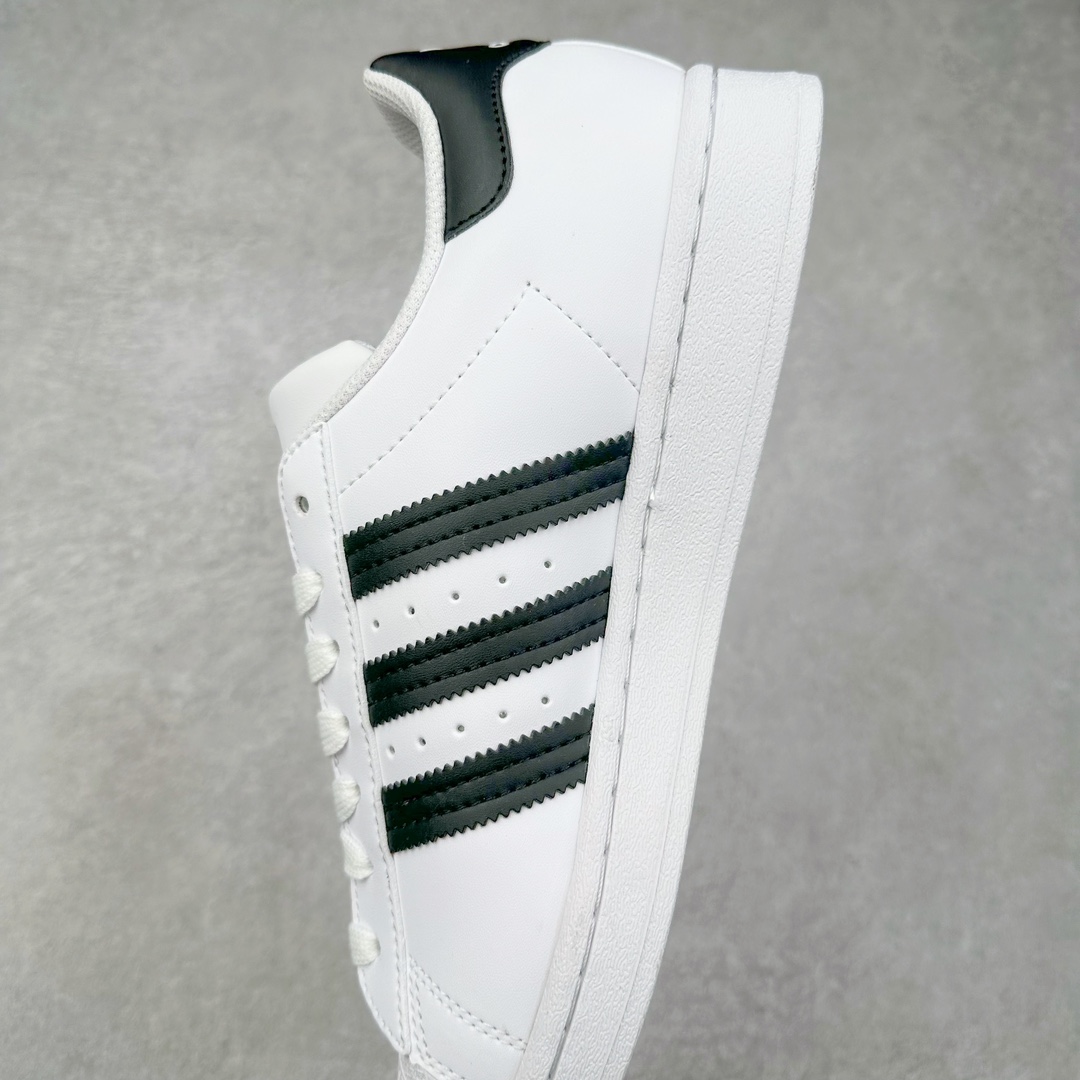 图片[7]-AD Originals Superstar 经典复古贝壳头板鞋 EG4958 诞生于1969年 是第一双将全皮面鞋 身与橡胶鞋头结合在一起的低帮篮球鞋 Superstar最开始 是作为高帮篮球鞋Pro Model的低帮版本而出现的 但因为其独特和醒目的橡胶鞋头造型而让大家熟知 被大家形象地称为\\\”shelltoe\\\”贝壳头 在70年代的美国职业篮球场上 接近3/4的NBA球员都将这双Superstar作为场上用鞋 80年代之后 经过不断的改良和发展 Superstar逐渐成为横跨时装、音乐、街头文化、休闲和运动等各大领域的时尚潮鞋 尺码：36 36.5 37 38 38.5 39 40 40.5 41 42 42.5 43 44 44.5 45-选品中心