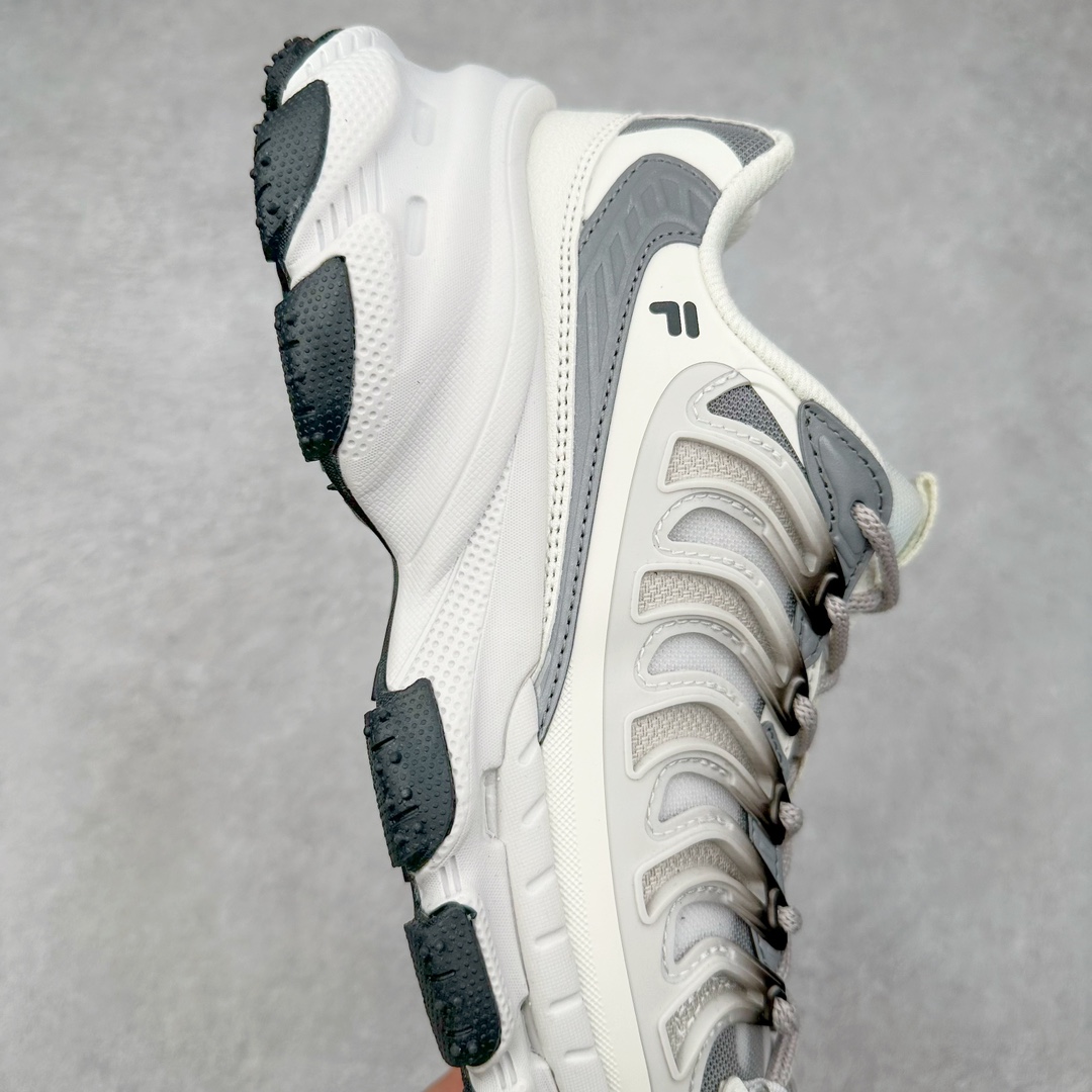 图片[6]-FILA FUSION BRACKET 斐乐时尚舒适网布织物防滑耐磨低帮训练跑步鞋 FUSION 系列传承了 FILA 的百年基因，融入年轻运动及潮流文化，成为引领变革、创新突破的一代。以“1+N” 的跨界合作模式重现经典的同时创造经典。带来最出其不意的跨界合作惊喜。同时，FILAFUSION把FILA 的 DNA 融入到定制体验里，你可以随心制造厲于你的产品。FILA FUSION 的鞋家族涵盖了老爹鞋、跑步鞋、网球鞋、季节款。风格复古新潮，满足了时尚人士出行及各类运动的搭配需求，成为当下年轻人筷拥的鞋类品牌之一。FILA FUSION 走进年轻人的世界，通过年轻人运动，街舞，滑板，篮球，展现 FILA FUSION 的潮流态度和年轻文化。FILA FUSION 认为末来属于引领变革、创新突破的年轻一代，让我们一起构成 FILA 未来的蓝图吧！尺码：35.5 36 36.5 37.5 38 38.5 39 40 40.5 41 42 42.5 43 44 44.5 45 45.5-选品中心