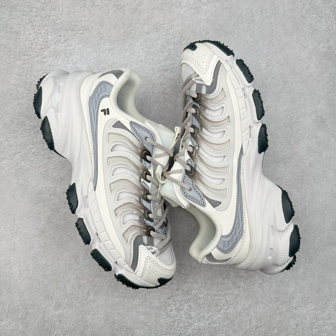 图片[3]-FILA FUSION BRACKET 斐乐时尚舒适网布织物防滑耐磨低帮训练跑步鞋 FUSION 系列传承了 FILA 的百年基因，融入年轻运动及潮流文化，成为引领变革、创新突破的一代。以“1+N” 的跨界合作模式重现经典的同时创造经典。带来最出其不意的跨界合作惊喜。同时，FILAFUSION把FILA 的 DNA 融入到定制体验里，你可以随心制造厲于你的产品。FILA FUSION 的鞋家族涵盖了老爹鞋、跑步鞋、网球鞋、季节款。风格复古新潮，满足了时尚人士出行及各类运动的搭配需求，成为当下年轻人筷拥的鞋类品牌之一。FILA FUSION 走进年轻人的世界，通过年轻人运动，街舞，滑板，篮球，展现 FILA FUSION 的潮流态度和年轻文化。FILA FUSION 认为末来属于引领变革、创新突破的年轻一代，让我们一起构成 FILA 未来的蓝图吧！尺码：35.5 36 36.5 37.5 38 38.5 39 40 40.5 41 42 42.5 43 44 44.5 45 45.5-选品中心