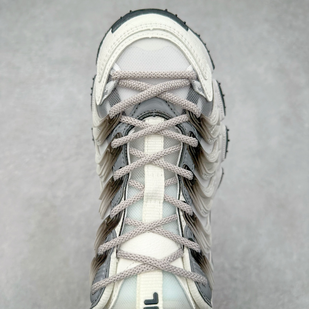 图片[4]-FILA FUSION BRACKET 斐乐时尚舒适网布织物防滑耐磨低帮训练跑步鞋 FUSION 系列传承了 FILA 的百年基因，融入年轻运动及潮流文化，成为引领变革、创新突破的一代。以“1+N” 的跨界合作模式重现经典的同时创造经典。带来最出其不意的跨界合作惊喜。同时，FILAFUSION把FILA 的 DNA 融入到定制体验里，你可以随心制造厲于你的产品。FILA FUSION 的鞋家族涵盖了老爹鞋、跑步鞋、网球鞋、季节款。风格复古新潮，满足了时尚人士出行及各类运动的搭配需求，成为当下年轻人筷拥的鞋类品牌之一。FILA FUSION 走进年轻人的世界，通过年轻人运动，街舞，滑板，篮球，展现 FILA FUSION 的潮流态度和年轻文化。FILA FUSION 认为末来属于引领变革、创新突破的年轻一代，让我们一起构成 FILA 未来的蓝图吧！尺码：35.5 36 36.5 37.5 38 38.5 39 40 40.5 41 42 42.5 43 44 44.5 45 45.5-选品中心