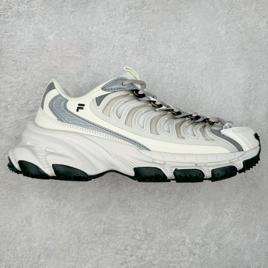 FILA FUSION BRACKET 斐乐时尚舒适网布织物防滑耐磨低帮训练跑步鞋 FUSION 系列传承了 FILA 的百年基因，融入年轻运动及潮流文化，成为引领变革、创新突破的一代。以“1+N” 的跨界合作模式重现经典的同时创造经典。带来最出其不意的跨界合作惊喜。同时，FILAFUSION把FILA 的 DNA 融入到定制体验里，你可以随心制造厲于你的产品。FILA FUSION 的鞋家族涵盖了老爹鞋、跑步鞋、网球鞋、季节款。风格复古新潮，满足了时尚人士出行及各类运动的搭配需求，成为当下年轻人筷拥的鞋类品牌之一。FILA FUSION 走进年轻人的世界，通过年轻人运动，街舞，滑板，篮球，展现 FILA FUSION 的潮流态度和年轻文化。FILA FUSION 认为末来属于引领变革、创新突破的年轻一代，让我们一起构成 FILA 未来的蓝图吧！尺码：35.5 36 36.5 37.5 38 38.5 39 40 40.5 41 42 42.5 43 44 44.5 45 45.5-选品中心