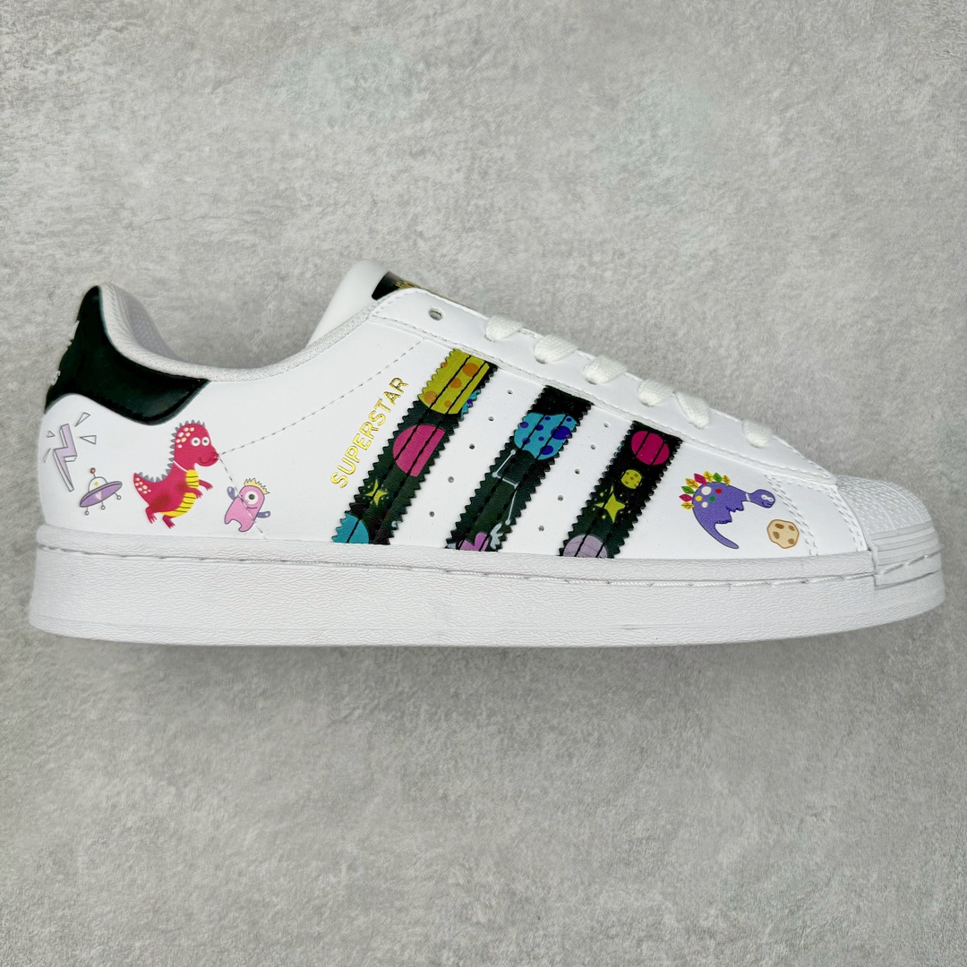 AD Originals Superstar 经典复古贝壳头板鞋 EG4958 诞生于1969年 是第一双将全皮面鞋 身与橡胶鞋头结合在一起的低帮篮球鞋 Superstar最开始 是作为高帮篮球鞋Pro Model的低帮版本而出现的 但因为其独特和醒目的橡胶鞋头造型而让大家熟知 被大家形象地称为\\\”shelltoe\\\”贝壳头 在70年代的美国职业篮球场上 接近3/4的NBA球员都将这双Superstar作为场上用鞋 80年代之后 经过不断的改良和发展 Superstar逐渐成为横跨时装、音乐、街头文化、休闲和运动等各大领域的时尚潮鞋 尺码：36 36.5 37 38 38.5 39 40 40.5 41 42 42.5 43 44 44.5 45-选品中心