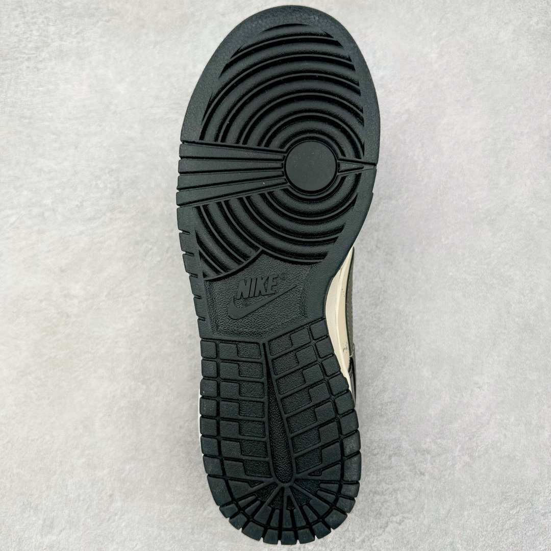 图片[9]-＃YC纯原 NK Dunk Low 太空灰岩 DD1391-100 定制系列天花板 无原鞋不开发 全系列得物原鞋一比一校对开发 配色持续更新中 终端对接 优势输出 全套原厂楦头原纸板数据档案倾力打造 原汁原味莞产 极致还原 圈内最强针车工艺 高端零售指定版 广东原厂配套原盒原标 鞋盒分三个尺码段 原厂冲刀 超高清洁度 全鞋零毛边皮料切割 采用原厂百宏鞋带以及原厂百宏织唛舌标 内标可供原厂几率过验 进口原装条纹中底布 四线拉帮白色点胶 原厂拉帮手法遵循公司 原厂电绣 极致还原 尺码：36 36.5 37.5 38 38.5 39 40 40.5 41 42 42.5 43 44-选品中心