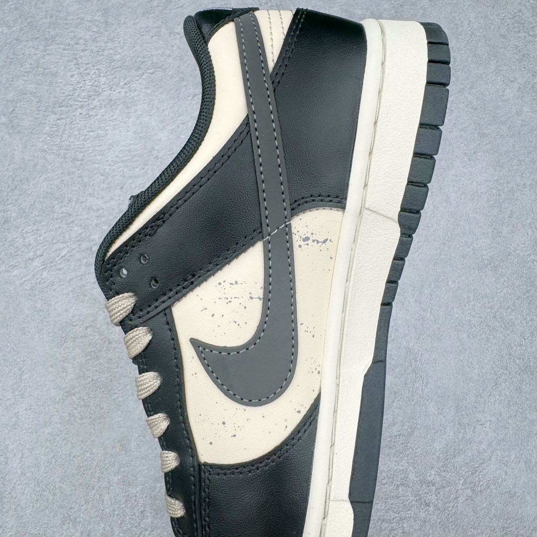 图片[7]-＃YC纯原 NK Dunk Low 太空灰岩 DD1391-100 定制系列天花板 无原鞋不开发 全系列得物原鞋一比一校对开发 配色持续更新中 终端对接 优势输出 全套原厂楦头原纸板数据档案倾力打造 原汁原味莞产 极致还原 圈内最强针车工艺 高端零售指定版 广东原厂配套原盒原标 鞋盒分三个尺码段 原厂冲刀 超高清洁度 全鞋零毛边皮料切割 采用原厂百宏鞋带以及原厂百宏织唛舌标 内标可供原厂几率过验 进口原装条纹中底布 四线拉帮白色点胶 原厂拉帮手法遵循公司 原厂电绣 极致还原 尺码：36 36.5 37.5 38 38.5 39 40 40.5 41 42 42.5 43 44-选品中心