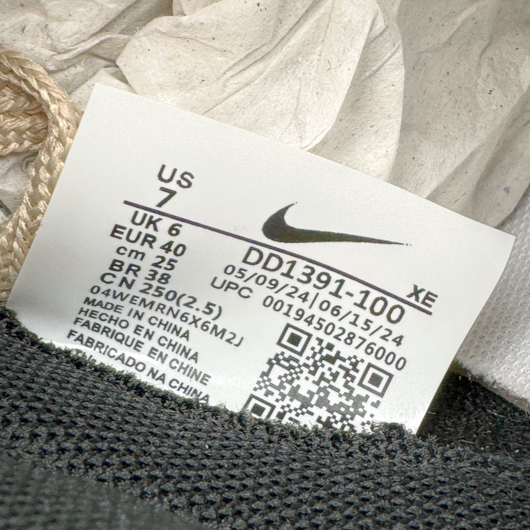 图片[11]-＃YC纯原 NK Dunk Low 太空灰岩 DD1391-100 定制系列天花板 无原鞋不开发 全系列得物原鞋一比一校对开发 配色持续更新中 终端对接 优势输出 全套原厂楦头原纸板数据档案倾力打造 原汁原味莞产 极致还原 圈内最强针车工艺 高端零售指定版 广东原厂配套原盒原标 鞋盒分三个尺码段 原厂冲刀 超高清洁度 全鞋零毛边皮料切割 采用原厂百宏鞋带以及原厂百宏织唛舌标 内标可供原厂几率过验 进口原装条纹中底布 四线拉帮白色点胶 原厂拉帮手法遵循公司 原厂电绣 极致还原 尺码：36 36.5 37.5 38 38.5 39 40 40.5 41 42 42.5 43 44-选品中心