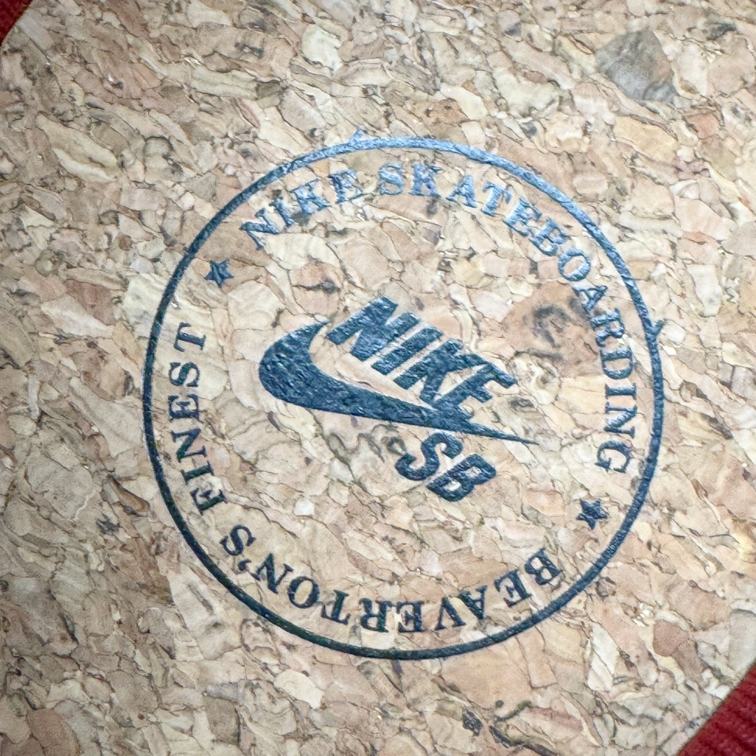 图片[13]-＃S2纯原 Riot Skateshop x NK SB Dunk Low 联名棕红波尔多 FZ1289-200 独家原厂航空铝磨具打磨大底 鞋头坡度极致还原 原盒原配 圈内天花板工艺 原厂冲刀 超高清洁度 全鞋零毛边皮料切割 全套原楦原模倾力打造完美版型 采用原厂百宏鞋带以及原厂百宏织唛舌标 内标可供原厂几率过验 原厂中底布黄色点胶 原厂中底布拉帮走线遵循公司‼️尺码：36 36.5 37.5 38 38.5 39 40 40.5 41 42 42.5 43 44 44.5 45 46 47.5-选品中心