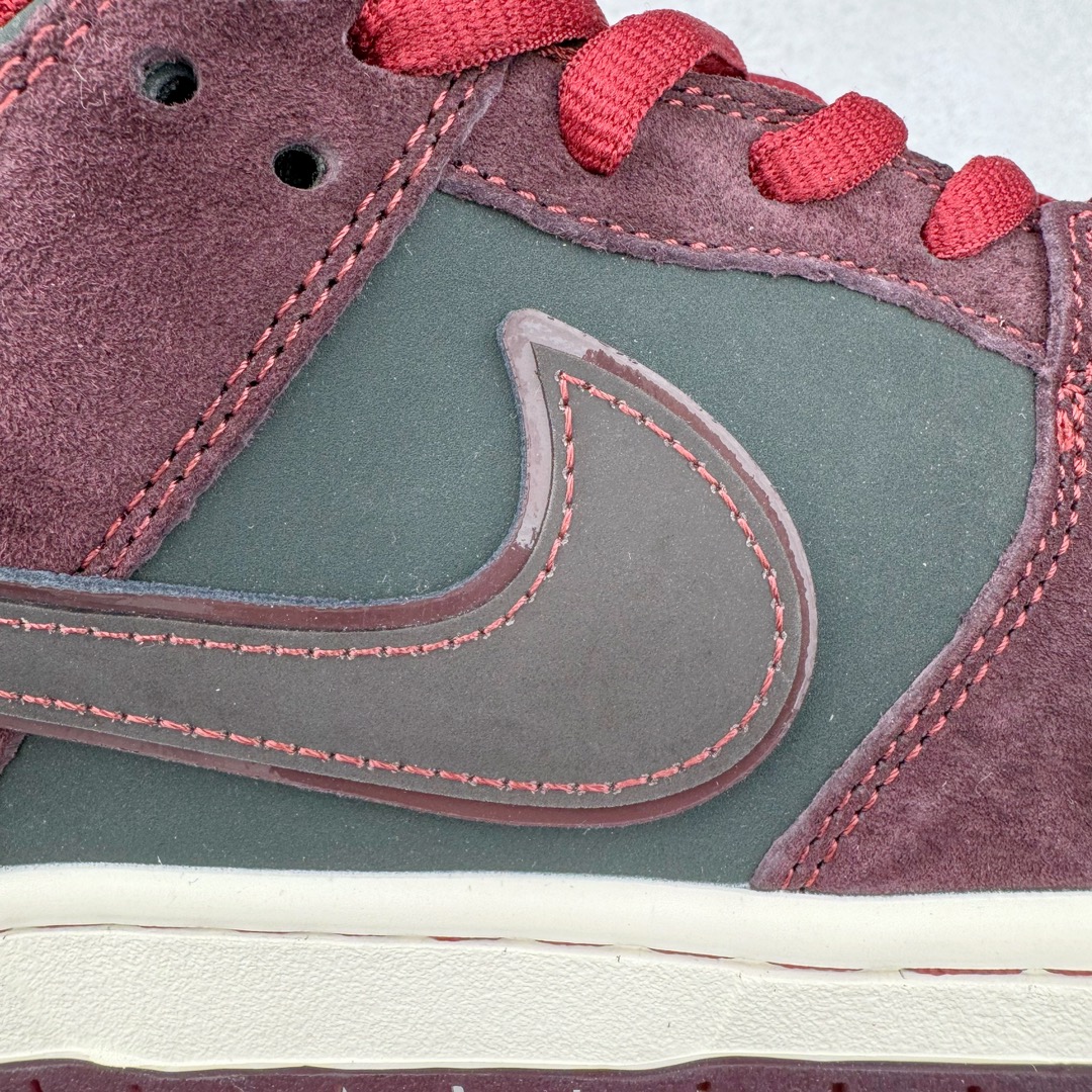 图片[15]-＃S2纯原 Riot Skateshop x NK SB Dunk Low 联名棕红波尔多 FZ1289-200 独家原厂航空铝磨具打磨大底 鞋头坡度极致还原 原盒原配 圈内天花板工艺 原厂冲刀 超高清洁度 全鞋零毛边皮料切割 全套原楦原模倾力打造完美版型 采用原厂百宏鞋带以及原厂百宏织唛舌标 内标可供原厂几率过验 原厂中底布黄色点胶 原厂中底布拉帮走线遵循公司‼️尺码：36 36.5 37.5 38 38.5 39 40 40.5 41 42 42.5 43 44 44.5 45 46 47.5-选品中心