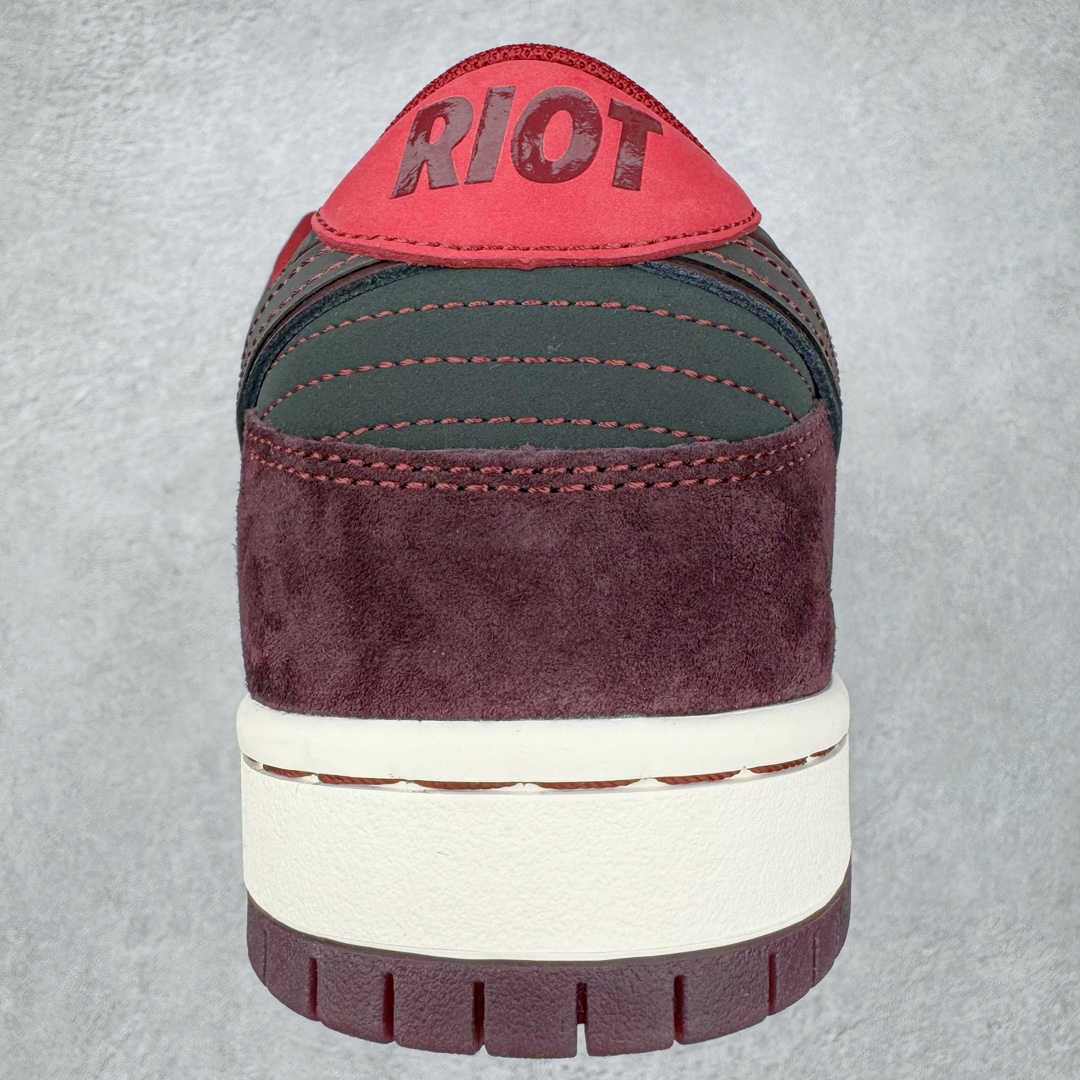 图片[8]-＃S2纯原 Riot Skateshop x NK SB Dunk Low 联名棕红波尔多 FZ1289-200 独家原厂航空铝磨具打磨大底 鞋头坡度极致还原 原盒原配 圈内天花板工艺 原厂冲刀 超高清洁度 全鞋零毛边皮料切割 全套原楦原模倾力打造完美版型 采用原厂百宏鞋带以及原厂百宏织唛舌标 内标可供原厂几率过验 原厂中底布黄色点胶 原厂中底布拉帮走线遵循公司‼️尺码：36 36.5 37.5 38 38.5 39 40 40.5 41 42 42.5 43 44 44.5 45 46 47.5-选品中心