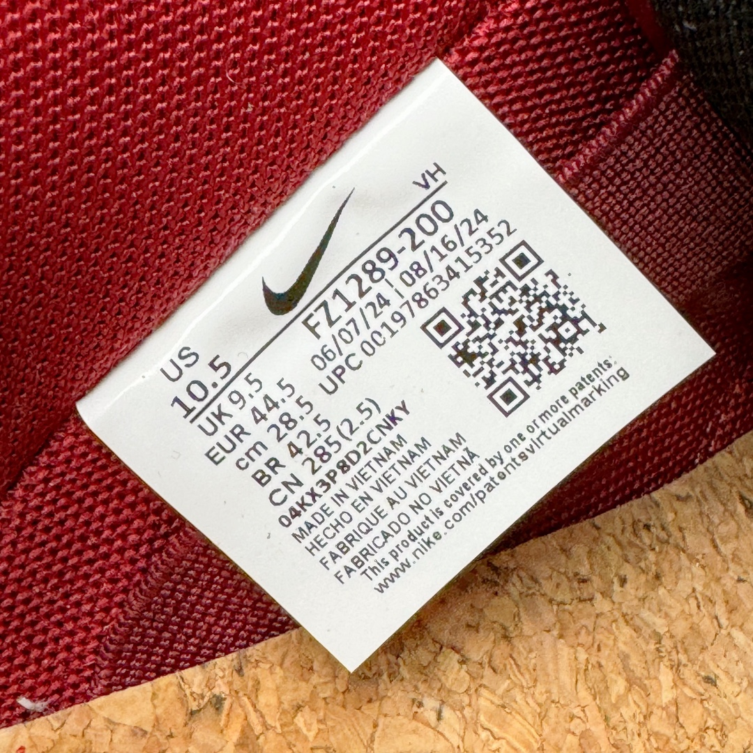 图片[12]-＃S2纯原 Riot Skateshop x NK SB Dunk Low 联名棕红波尔多 FZ1289-200 独家原厂航空铝磨具打磨大底 鞋头坡度极致还原 原盒原配 圈内天花板工艺 原厂冲刀 超高清洁度 全鞋零毛边皮料切割 全套原楦原模倾力打造完美版型 采用原厂百宏鞋带以及原厂百宏织唛舌标 内标可供原厂几率过验 原厂中底布黄色点胶 原厂中底布拉帮走线遵循公司‼️尺码：36 36.5 37.5 38 38.5 39 40 40.5 41 42 42.5 43 44 44.5 45 46 47.5-选品中心