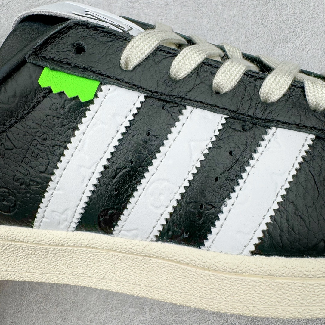 图片[18]-Lv x AD Originals Superstar 经典复古贝壳头板鞋 联名定制配色 LA9668 诞生于1969年 是第一双将全皮面鞋 身与橡胶鞋头结合在一起的低帮篮球鞋 Superstar最开始 是作为高帮篮球鞋Pro Model的低帮版本而出现的 但因为其独特和醒目的橡胶鞋头造型而让大家熟知 被大家形象地称为\\\”shelltoe\\\”贝壳头 在70年代的美国职业篮球场上 接近3/4的NBA球员都将这双Superstar作为场上用鞋 80年代之后 经过不断的改良和发展 Superstar逐渐成为横跨时装、音乐、街头文化、休闲和运动等各大领域的时尚潮鞋 尺码：36 36.5 37 38 38.5 39 40 40.5 41 42 42.5 43 44 44.5 45-选品中心