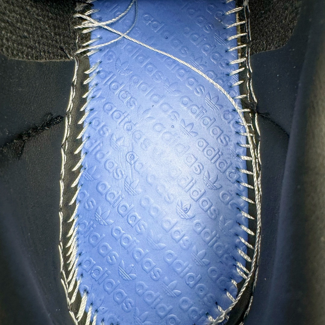 图片[10]-Lv x AD Originals Superstar 经典复古贝壳头板鞋 联名定制配色 LA9668 诞生于1969年 是第一双将全皮面鞋 身与橡胶鞋头结合在一起的低帮篮球鞋 Superstar最开始 是作为高帮篮球鞋Pro Model的低帮版本而出现的 但因为其独特和醒目的橡胶鞋头造型而让大家熟知 被大家形象地称为\\\”shelltoe\\\”贝壳头 在70年代的美国职业篮球场上 接近3/4的NBA球员都将这双Superstar作为场上用鞋 80年代之后 经过不断的改良和发展 Superstar逐渐成为横跨时装、音乐、街头文化、休闲和运动等各大领域的时尚潮鞋 尺码：36 36.5 37 38 38.5 39 40 40.5 41 42 42.5 43 44 44.5 45-选品中心