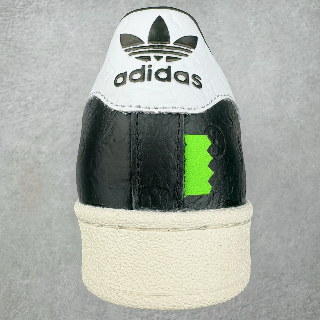 图片[8]-Lv x AD Originals Superstar 经典复古贝壳头板鞋 联名定制配色 LA9668 诞生于1969年 是第一双将全皮面鞋 身与橡胶鞋头结合在一起的低帮篮球鞋 Superstar最开始 是作为高帮篮球鞋Pro Model的低帮版本而出现的 但因为其独特和醒目的橡胶鞋头造型而让大家熟知 被大家形象地称为\\\”shelltoe\\\”贝壳头 在70年代的美国职业篮球场上 接近3/4的NBA球员都将这双Superstar作为场上用鞋 80年代之后 经过不断的改良和发展 Superstar逐渐成为横跨时装、音乐、街头文化、休闲和运动等各大领域的时尚潮鞋 尺码：36 36.5 37 38 38.5 39 40 40.5 41 42 42.5 43 44 44.5 45-选品中心