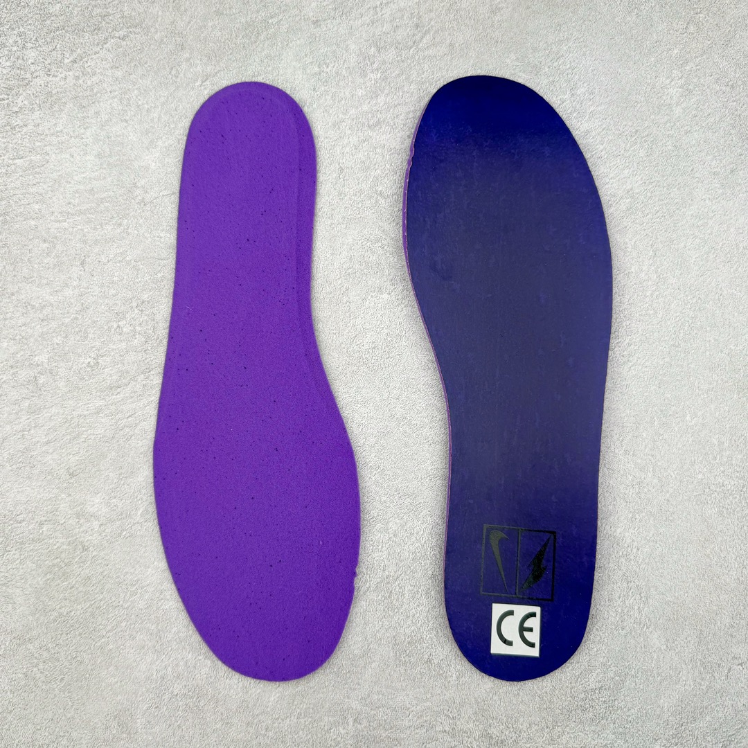 图片[17]-＃纯原 RTFKT Studios x NK Dunk Genesis Low 扣篮元宇宙系列经典低帮休闲运动滑板板鞋 HM4465-001 重金开发 百万磨具加持 原盒原配金属配件 侧拉抽屉盒 虚拟数字时尚单位 RTFKT Studios 在 2021 年被 Nike 收购后，人气可谓迅速攀升，现在堪称元宇宙领域的顶流。并且与包括村上隆在内的多个艺术家联名，推出了超多联名配色，就连 Nike 创始人菲尔·奈特都亲自尝试体验。近期，RTFKT Studios 与 Nike 再次推出了全新配色鞋款，并且将在潮流集会 ComplexCon 上独家登场。第一双以浅灰色为主调，依旧保留了 RTFKT 经典的科幻属性，虽然配色简单，但却依然吸睛。当然，按照官方拆解来看，鞋舌上的鞋带扣可以进行拆卸，使鞋款更为简约。值得一提的是，中底还搭载着 Air Zoom 气垫，提供优秀的脚感表现。另一双则以黑色、紫色组成，对比上一双而言会更加酷炫，同时也更具未来感。鞋面从细节图上看，貌似是使用了类似 PVC 质感的皮革面料，质感表现不必担心。尺码：40 40.5 41 42 42.5 43 44 44.5 45-选品中心