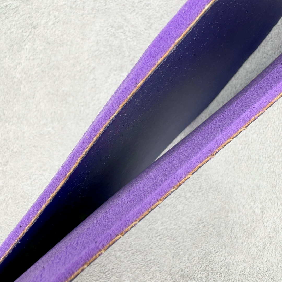 图片[16]-＃纯原 RTFKT Studios x NK Dunk Genesis Low 扣篮元宇宙系列经典低帮休闲运动滑板板鞋 HM4465-001 重金开发 百万磨具加持 原盒原配金属配件 侧拉抽屉盒 虚拟数字时尚单位 RTFKT Studios 在 2021 年被 Nike 收购后，人气可谓迅速攀升，现在堪称元宇宙领域的顶流。并且与包括村上隆在内的多个艺术家联名，推出了超多联名配色，就连 Nike 创始人菲尔·奈特都亲自尝试体验。近期，RTFKT Studios 与 Nike 再次推出了全新配色鞋款，并且将在潮流集会 ComplexCon 上独家登场。第一双以浅灰色为主调，依旧保留了 RTFKT 经典的科幻属性，虽然配色简单，但却依然吸睛。当然，按照官方拆解来看，鞋舌上的鞋带扣可以进行拆卸，使鞋款更为简约。值得一提的是，中底还搭载着 Air Zoom 气垫，提供优秀的脚感表现。另一双则以黑色、紫色组成，对比上一双而言会更加酷炫，同时也更具未来感。鞋面从细节图上看，貌似是使用了类似 PVC 质感的皮革面料，质感表现不必担心。尺码：40 40.5 41 42 42.5 43 44 44.5 45-选品中心