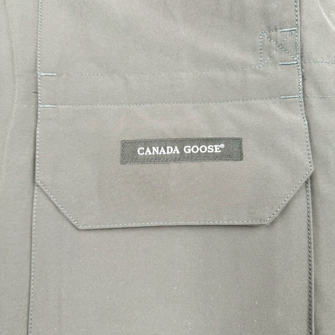 图片[9]-＃CG CANADA GOOSE Expedition 4660M 加拿大鹅08远征款派克大衣羽绒服 行业标杆 国内羽绒服天花板 全新改版 升级大量细节 完美还原ZP 大到面料毛领羽绒 小到一针一线一个纽扣都是肉眼可见的细节 市面最接近ZP版本 欢迎客户对比 同行指导 1.今年羽绒依然采用国标80白鸭绒 填充450g（机器格充 电脑设定数值 每件充绒误差不超过10g）不混绒 随意拆开送检！ 2.独家定制18支面料 ZP一致 采用“Arctic Tech”面料技术外层面料是84.5%的聚酯纤维15.5%棉 里料为100%棉纶 垫料为100%聚酯纤维 持久防水防风抗寒保暖 3.里布采用40D Nylon AC油性胶 单染5级牢度 领口绒布采用原厂高密度丝光绒 口袋布使用弹性高密度摇粒绒 柔软亲肤 胆布采用330T全涤防绒7号针杜绝跑绒 如有跑绒直接白送 4.日本进口JUKI（重机）大型缝纫机专业打枣锁边 完全遵循正品整件衣服106个枣 全身加固 每个枣长度遵循正品 固定1-1.1cm 密度和长度均与正品相同 5.吉田YKK原厂拉链 Y形双勾魔术贴 袖口采用定制加厚无缝螺纹 今年袖口螺纹添加高弹氨纶金丝 增加弹性和强度 大到面料 胆布 小到纽扣 抽绳 全部原版定制开发 对标正品 6.进口田岛刺绣机机定制万针刺绣胸标 图案饱满立体 无限接近正品 7.毛领为加拿大进口西郊狼皮制作 春季购入万条顶级毛领 毛领宽度14cm 长度55cm 今年冬天整季毛领品质都会稳定如一 杜绝中后期毛领品质参差不齐情况 8.包装采用立体手提袋包装 卡片一应俱全 送人 自留更有排面 9.所有细节均参照22年最新版正品1：1打板复刻 区别市面错版 “一眼假” 尺码：XS S M L XL XXL-选品中心