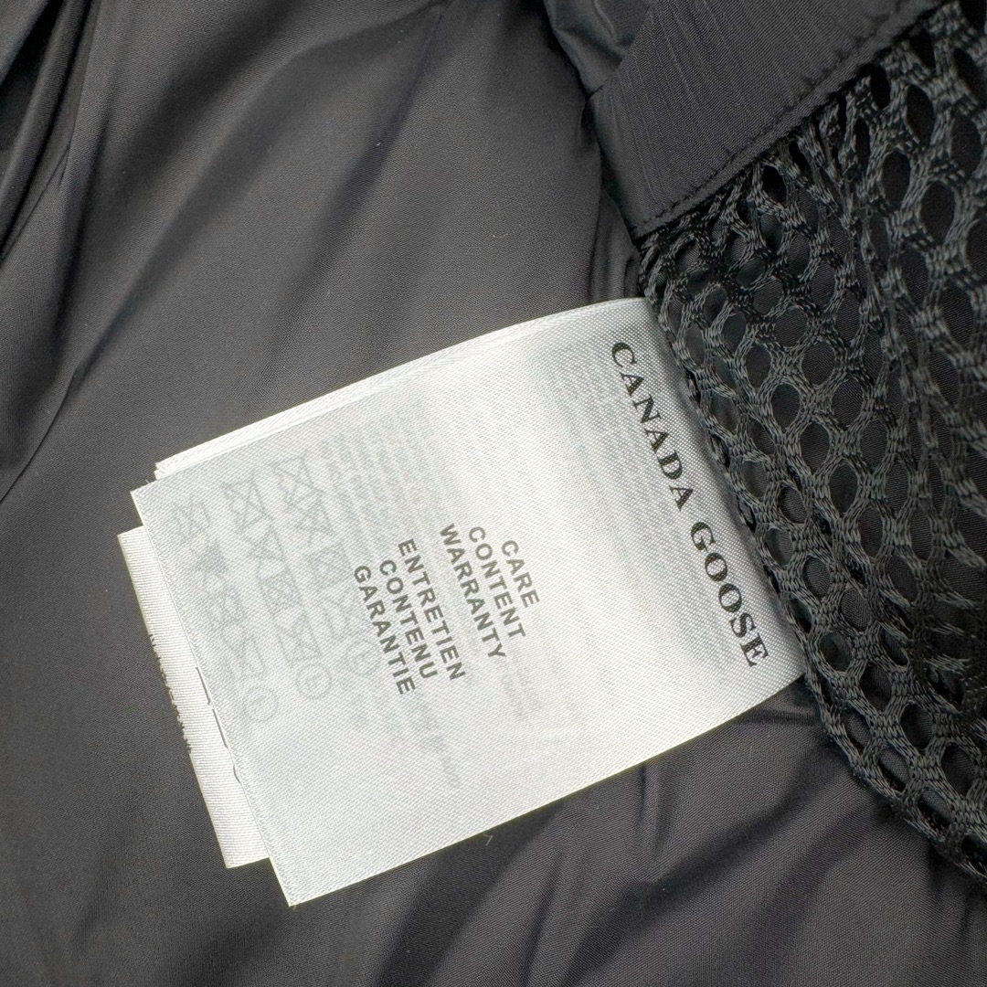 图片[16]-＃CG CANADA GOOSE Expedition 4660M 加拿大鹅08远征款派克大衣羽绒服 行业标杆 国内羽绒服天花板 全新改版 升级大量细节 完美还原ZP 大到面料毛领羽绒 小到一针一线一个纽扣都是肉眼可见的细节 市面最接近ZP版本 欢迎客户对比 同行指导 1.今年羽绒依然采用国标80白鸭绒 填充450g（机器格充 电脑设定数值 每件充绒误差不超过10g）不混绒 随意拆开送检！ 2.独家定制18支面料 ZP一致 采用“Arctic Tech”面料技术外层面料是84.5%的聚酯纤维15.5%棉 里料为100%棉纶 垫料为100%聚酯纤维 持久防水防风抗寒保暖 3.里布采用40D Nylon AC油性胶 单染5级牢度 领口绒布采用原厂高密度丝光绒 口袋布使用弹性高密度摇粒绒 柔软亲肤 胆布采用330T全涤防绒7号针杜绝跑绒 如有跑绒直接白送 4.日本进口JUKI（重机）大型缝纫机专业打枣锁边 完全遵循正品整件衣服106个枣 全身加固 每个枣长度遵循正品 固定1-1.1cm 密度和长度均与正品相同 5.吉田YKK原厂拉链 Y形双勾魔术贴 袖口采用定制加厚无缝螺纹 今年袖口螺纹添加高弹氨纶金丝 增加弹性和强度 大到面料 胆布 小到纽扣 抽绳 全部原版定制开发 对标正品 6.进口田岛刺绣机机定制万针刺绣胸标 图案饱满立体 无限接近正品 7.毛领为加拿大进口西郊狼皮制作 春季购入万条顶级毛领 毛领宽度14cm 长度55cm 今年冬天整季毛领品质都会稳定如一 杜绝中后期毛领品质参差不齐情况 8.包装采用立体手提袋包装 卡片一应俱全 送人 自留更有排面 9.所有细节均参照22年最新版正品1：1打板复刻 区别市面错版 “一眼假” 尺码：XS S M L XL XXL-选品中心