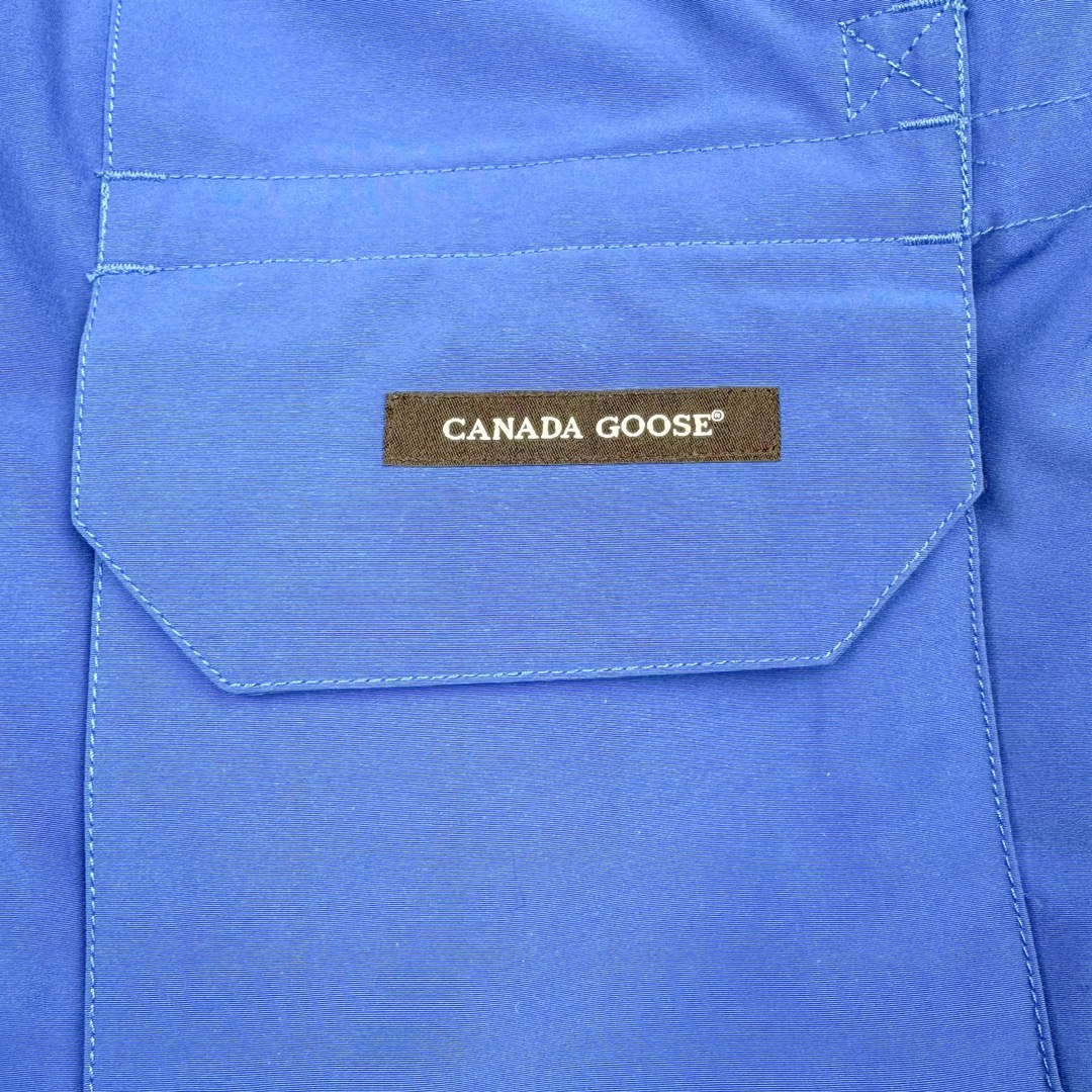 图片[12]-＃CG CANADA GOOSE Expedition 4660M 加拿大鹅08远征款派克大衣羽绒服 行业标杆 国内羽绒服天花板 全新改版 升级大量细节 完美还原ZP 大到面料毛领羽绒 小到一针一线一个纽扣都是肉眼可见的细节 市面最接近ZP版本 欢迎客户对比 同行指导 1.今年羽绒依然采用国标80白鸭绒 填充450g（机器格充 电脑设定数值 每件充绒误差不超过10g）不混绒 随意拆开送检！ 2.独家定制18支面料 ZP一致 采用“Arctic Tech”面料技术外层面料是84.5%的聚酯纤维15.5%棉 里料为100%棉纶 垫料为100%聚酯纤维 持久防水防风抗寒保暖 3.里布采用40D Nylon AC油性胶 单染5级牢度 领口绒布采用原厂高密度丝光绒 口袋布使用弹性高密度摇粒绒 柔软亲肤 胆布采用330T全涤防绒7号针杜绝跑绒 如有跑绒直接白送 4.日本进口JUKI（重机）大型缝纫机专业打枣锁边 完全遵循正品整件衣服106个枣 全身加固 每个枣长度遵循正品 固定1-1.1cm 密度和长度均与正品相同 5.吉田YKK原厂拉链 Y形双勾魔术贴 袖口采用定制加厚无缝螺纹 今年袖口螺纹添加高弹氨纶金丝 增加弹性和强度 大到面料 胆布 小到纽扣 抽绳 全部原版定制开发 对标正品 6.进口田岛刺绣机机定制万针刺绣胸标 图案饱满立体 无限接近正品 7.毛领为加拿大进口西郊狼皮制作 春季购入万条顶级毛领 毛领宽度14cm 长度55cm 今年冬天整季毛领品质都会稳定如一 杜绝中后期毛领品质参差不齐情况 8.包装采用立体手提袋包装 卡片一应俱全 送人 自留更有排面 9.所有细节均参照22年最新版正品1：1打板复刻 区别市面错版 “一眼假” 尺码：XS S M L XL XXL-选品中心