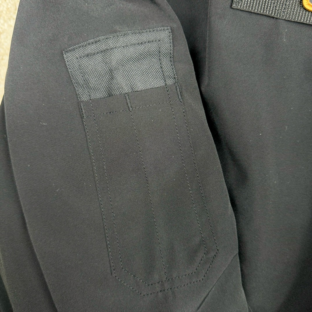 图片[12]-＃CG CANADA GOOSE Expedition 4660M 加拿大鹅08远征款派克大衣羽绒服 行业标杆 国内羽绒服天花板 全新改版 升级大量细节 完美还原ZP 大到面料毛领羽绒 小到一针一线一个纽扣都是肉眼可见的细节 市面最接近ZP版本 欢迎客户对比 同行指导 1.今年羽绒依然采用国标80白鸭绒 填充450g（机器格充 电脑设定数值 每件充绒误差不超过10g）不混绒 随意拆开送检！ 2.独家定制18支面料 ZP一致 采用“Arctic Tech”面料技术外层面料是84.5%的聚酯纤维15.5%棉 里料为100%棉纶 垫料为100%聚酯纤维 持久防水防风抗寒保暖 3.里布采用40D Nylon AC油性胶 单染5级牢度 领口绒布采用原厂高密度丝光绒 口袋布使用弹性高密度摇粒绒 柔软亲肤 胆布采用330T全涤防绒7号针杜绝跑绒 如有跑绒直接白送 4.日本进口JUKI（重机）大型缝纫机专业打枣锁边 完全遵循正品整件衣服106个枣 全身加固 每个枣长度遵循正品 固定1-1.1cm 密度和长度均与正品相同 5.吉田YKK原厂拉链 Y形双勾魔术贴 袖口采用定制加厚无缝螺纹 今年袖口螺纹添加高弹氨纶金丝 增加弹性和强度 大到面料 胆布 小到纽扣 抽绳 全部原版定制开发 对标正品 6.进口田岛刺绣机机定制万针刺绣胸标 图案饱满立体 无限接近正品 7.毛领为加拿大进口西郊狼皮制作 春季购入万条顶级毛领 毛领宽度14cm 长度55cm 今年冬天整季毛领品质都会稳定如一 杜绝中后期毛领品质参差不齐情况 8.包装采用立体手提袋包装 卡片一应俱全 送人 自留更有排面 9.所有细节均参照22年最新版正品1：1打板复刻 区别市面错版 “一眼假” 尺码：XS S M L XL XXL-选品中心