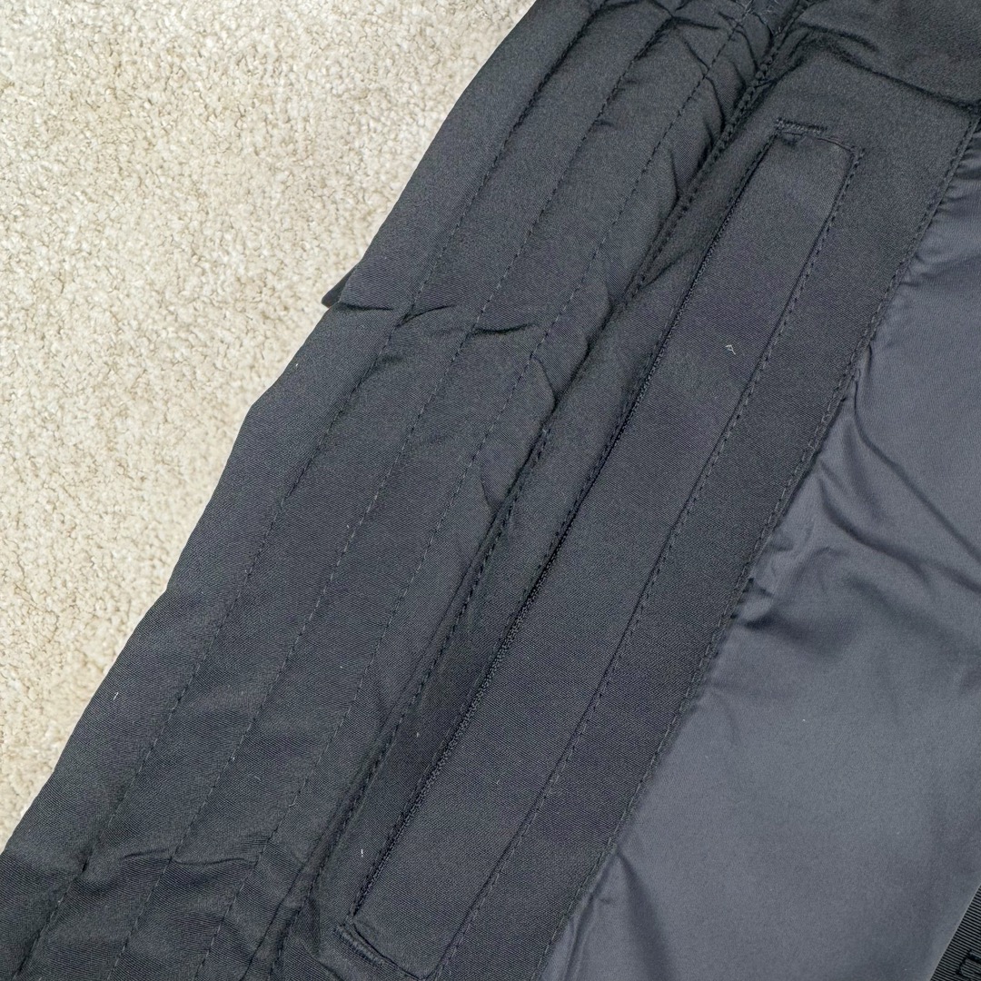 图片[18]-＃CG CANADA GOOSE Expedition 4660M 加拿大鹅08远征款派克大衣羽绒服 行业标杆 国内羽绒服天花板 全新改版 升级大量细节 完美还原ZP 大到面料毛领羽绒 小到一针一线一个纽扣都是肉眼可见的细节 市面最接近ZP版本 欢迎客户对比 同行指导 1.今年羽绒依然采用国标80白鸭绒 填充450g（机器格充 电脑设定数值 每件充绒误差不超过10g）不混绒 随意拆开送检！ 2.独家定制18支面料 ZP一致 采用“Arctic Tech”面料技术外层面料是84.5%的聚酯纤维15.5%棉 里料为100%棉纶 垫料为100%聚酯纤维 持久防水防风抗寒保暖 3.里布采用40D Nylon AC油性胶 单染5级牢度 领口绒布采用原厂高密度丝光绒 口袋布使用弹性高密度摇粒绒 柔软亲肤 胆布采用330T全涤防绒7号针杜绝跑绒 如有跑绒直接白送 4.日本进口JUKI（重机）大型缝纫机专业打枣锁边 完全遵循正品整件衣服106个枣 全身加固 每个枣长度遵循正品 固定1-1.1cm 密度和长度均与正品相同 5.吉田YKK原厂拉链 Y形双勾魔术贴 袖口采用定制加厚无缝螺纹 今年袖口螺纹添加高弹氨纶金丝 增加弹性和强度 大到面料 胆布 小到纽扣 抽绳 全部原版定制开发 对标正品 6.进口田岛刺绣机机定制万针刺绣胸标 图案饱满立体 无限接近正品 7.毛领为加拿大进口西郊狼皮制作 春季购入万条顶级毛领 毛领宽度14cm 长度55cm 今年冬天整季毛领品质都会稳定如一 杜绝中后期毛领品质参差不齐情况 8.包装采用立体手提袋包装 卡片一应俱全 送人 自留更有排面 9.所有细节均参照22年最新版正品1：1打板复刻 区别市面错版 “一眼假” 尺码：XS S M L XL XXL-选品中心