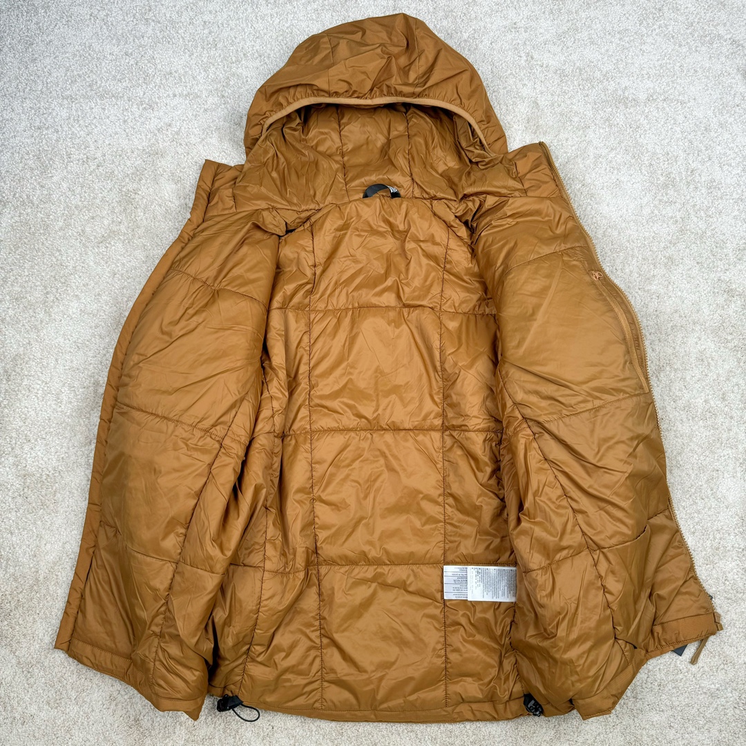 图片[3]-＃SZ Arcteryx Atom AR Hoody 始祖鸟阿童木系列 Lt 户外防水保暖多用途可叠穿做保暖中间层连帽棉服 Atom AR Hoody 作为鸟家棉服系列的代表做产品 这款阿童木棉服可谓是乌的经典作品 今年冬天鸟推出了全新的 AtomARHoody 保暖服 取代了原来的 AtomSVHoody 成为 Atom 系列棉服中最厚的一款 通过逐年的升级为新版的 AtomARHoody 的新型的保暖棉服 比抓绒衣更保暖和轻便 适合极寒冷天气里做内胆 或者深秋初冬气候下单独外穿 面料仍为带防泼水涂层的 Gossamera 防撕裂尼龙面料 内层添加的保温材料则采用了3种密度（120860）的 PLANTLOFT 棉来保证躯体不同部位保暖 透气的不同需要都得到满足 货号： AtomARHoodyMens 定位：该款用途广泛的 Coreloft 保暖衣 既可在寒冷干燥天气作为外套使用 也可作为中间层使用 特征 轻便、耐久的防风面料 可耐磨 采用 DWR 防泼水处理 可防潮 尺码：M-3XL-选品中心