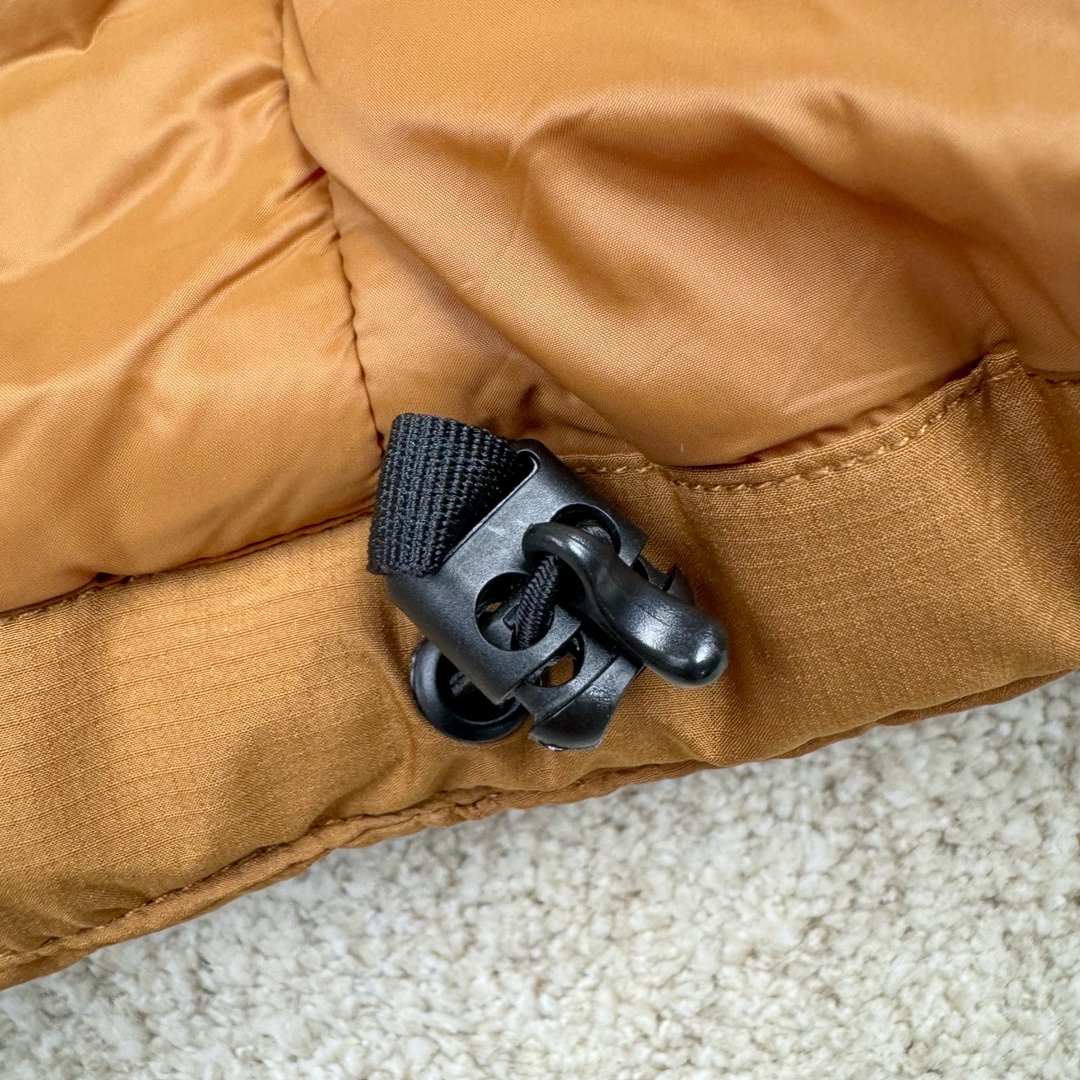 图片[14]-＃SZ Arcteryx Atom AR Hoody 始祖鸟阿童木系列 Lt 户外防水保暖多用途可叠穿做保暖中间层连帽棉服 Atom AR Hoody 作为鸟家棉服系列的代表做产品 这款阿童木棉服可谓是乌的经典作品 今年冬天鸟推出了全新的 AtomARHoody 保暖服 取代了原来的 AtomSVHoody 成为 Atom 系列棉服中最厚的一款 通过逐年的升级为新版的 AtomARHoody 的新型的保暖棉服 比抓绒衣更保暖和轻便 适合极寒冷天气里做内胆 或者深秋初冬气候下单独外穿 面料仍为带防泼水涂层的 Gossamera 防撕裂尼龙面料 内层添加的保温材料则采用了3种密度（120860）的 PLANTLOFT 棉来保证躯体不同部位保暖 透气的不同需要都得到满足 货号： AtomARHoodyMens 定位：该款用途广泛的 Coreloft 保暖衣 既可在寒冷干燥天气作为外套使用 也可作为中间层使用 特征 轻便、耐久的防风面料 可耐磨 采用 DWR 防泼水处理 可防潮 尺码：M-3XL-选品中心