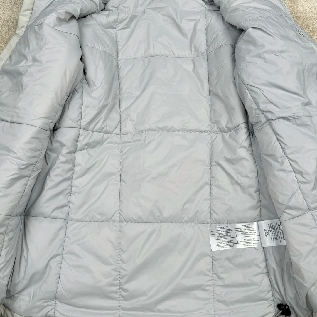 图片[10]-＃SZ Arcteryx Atom AR Hoody 始祖鸟阿童木系列 Lt 户外防水保暖多用途可叠穿做保暖中间层连帽棉服 Atom AR Hoody 作为鸟家棉服系列的代表做产品 这款阿童木棉服可谓是乌的经典作品 今年冬天鸟推出了全新的 AtomARHoody 保暖服 取代了原来的 AtomSVHoody 成为 Atom 系列棉服中最厚的一款 通过逐年的升级为新版的 AtomARHoody 的新型的保暖棉服 比抓绒衣更保暖和轻便 适合极寒冷天气里做内胆 或者深秋初冬气候下单独外穿 面料仍为带防泼水涂层的 Gossamera 防撕裂尼龙面料 内层添加的保温材料则采用了3种密度（120860）的 PLANTLOFT 棉来保证躯体不同部位保暖 透气的不同需要都得到满足 货号： AtomARHoodyMens 定位：该款用途广泛的 Coreloft 保暖衣 既可在寒冷干燥天气作为外套使用 也可作为中间层使用 特征 轻便、耐久的防风面料 可耐磨 采用 DWR 防泼水处理 可防潮 尺码：M-3XL-选品中心