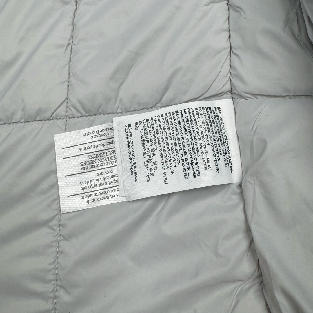 图片[9]-＃SZ Arcteryx Atom AR Hoody 始祖鸟阿童木系列 Lt 户外防水保暖多用途可叠穿做保暖中间层连帽棉服 Atom AR Hoody 作为鸟家棉服系列的代表做产品 这款阿童木棉服可谓是乌的经典作品 今年冬天鸟推出了全新的 AtomARHoody 保暖服 取代了原来的 AtomSVHoody 成为 Atom 系列棉服中最厚的一款 通过逐年的升级为新版的 AtomARHoody 的新型的保暖棉服 比抓绒衣更保暖和轻便 适合极寒冷天气里做内胆 或者深秋初冬气候下单独外穿 面料仍为带防泼水涂层的 Gossamera 防撕裂尼龙面料 内层添加的保温材料则采用了3种密度（120860）的 PLANTLOFT 棉来保证躯体不同部位保暖 透气的不同需要都得到满足 货号： AtomARHoodyMens 定位：该款用途广泛的 Coreloft 保暖衣 既可在寒冷干燥天气作为外套使用 也可作为中间层使用 特征 轻便、耐久的防风面料 可耐磨 采用 DWR 防泼水处理 可防潮 尺码：M-3XL-选品中心