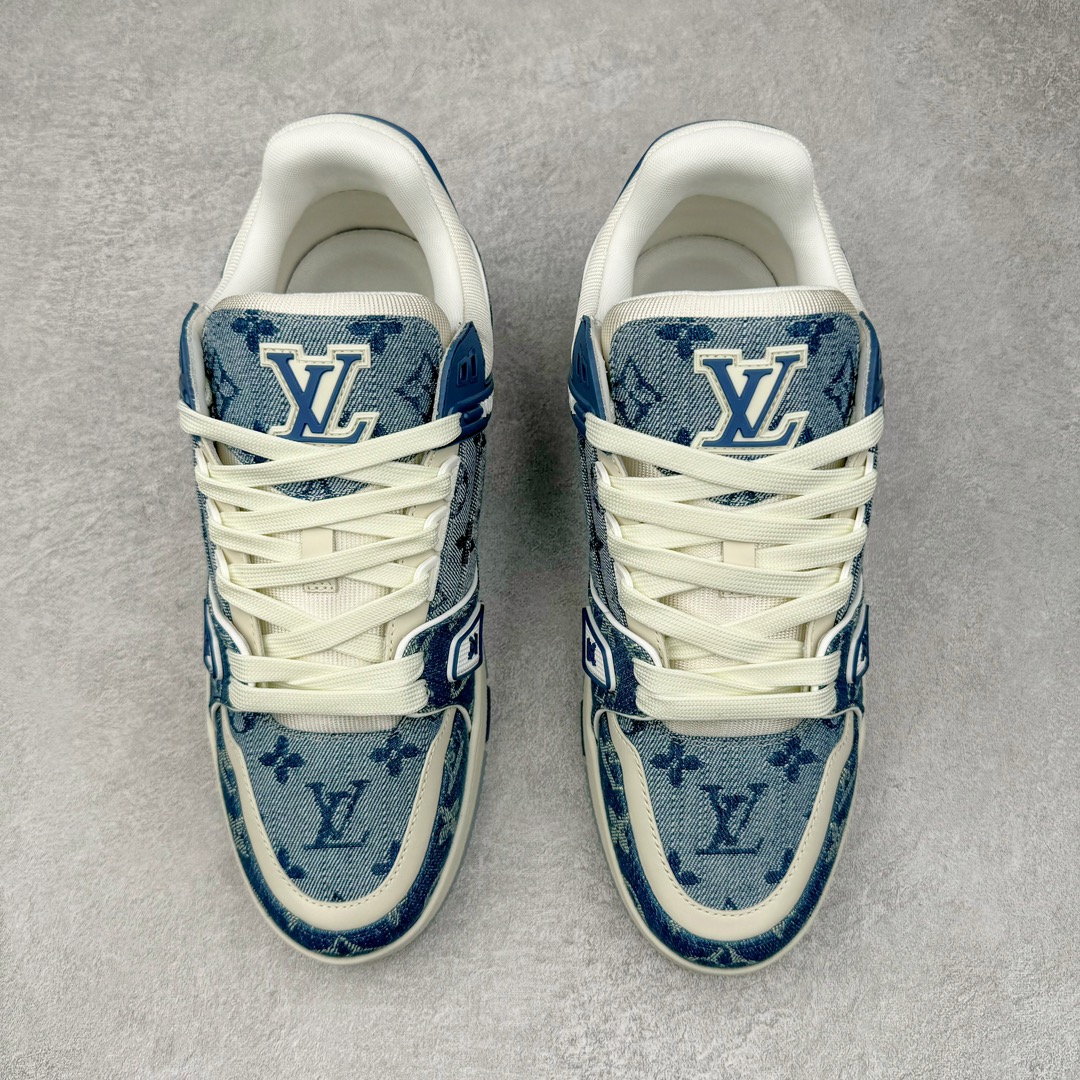 图片[2]-＃GD广顶 Louis Vuitton Trainer lv路易威登时装走秀运动时尚板鞋 外贸零售特供批次 2023全新纸板数据 印花高频效果碾压市面 市售天花板产物 耗时半年巨作 全套原厂新版原纸板楦头开发 原厂特供皮料加持 市场所有版本中综合最强的货品 GD实力大厂出品 全网最全配色更新最快 最成熟的做工稳定的品控 完美鞋型超高的清洁度 零毛边线头瑕疵 全套原楦原纸版原鞋开模 全网最具灵魂的版型 正确原装黄色鞋盒 正确中底印花 鞋面印花3D高频深度立体 全鞋电脑针车 紧密相连 针距密度一致 环保乳胶注塑鞋垫 厚度脚感还原原版 皮面裁剪部位 统一油边封口工艺 原装橡胶大底含胶量大底组合零偏差 专柜全套包装 防尘袋 说明书 质保卡 男女鞋 尺码：35 36 37 38 39 40 41 42 43 44 45-选品中心