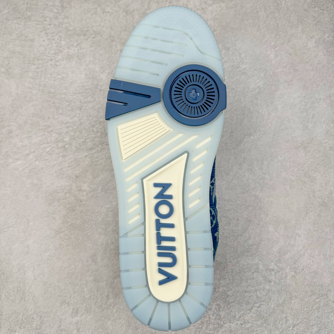 图片[9]-＃GD广顶 Louis Vuitton Trainer lv路易威登时装走秀运动时尚板鞋 外贸零售特供批次 2023全新纸板数据 印花高频效果碾压市面 市售天花板产物 耗时半年巨作 全套原厂新版原纸板楦头开发 原厂特供皮料加持 市场所有版本中综合最强的货品 GD实力大厂出品 全网最全配色更新最快 最成熟的做工稳定的品控 完美鞋型超高的清洁度 零毛边线头瑕疵 全套原楦原纸版原鞋开模 全网最具灵魂的版型 正确原装黄色鞋盒 正确中底印花 鞋面印花3D高频深度立体 全鞋电脑针车 紧密相连 针距密度一致 环保乳胶注塑鞋垫 厚度脚感还原原版 皮面裁剪部位 统一油边封口工艺 原装橡胶大底含胶量大底组合零偏差 专柜全套包装 防尘袋 说明书 质保卡 男女鞋 尺码：35 36 37 38 39 40 41 42 43 44 45-选品中心