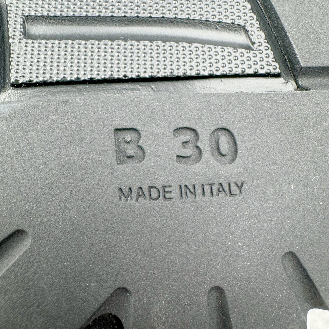 图片[20]-＃GD广顶 Dior B30 迪奥网眼织物低帮运动休闲鞋 原版开模 海淘专供品质同渠道货源 全套专柜原装配件 该款系列采用黑网色眼织物白和色科技料面精心制 作饰以反光“CD30”图形标志 外格轻盈的刻雕效果橡胶鞋搭底配标志性点的缀提升格调 内弹部力细节塑造想理的舒适穿着体验可与各休式闲造型配搭 彰显尚时现代的运风动范 正常尺码：39 40 41 42 43 44 45-选品中心