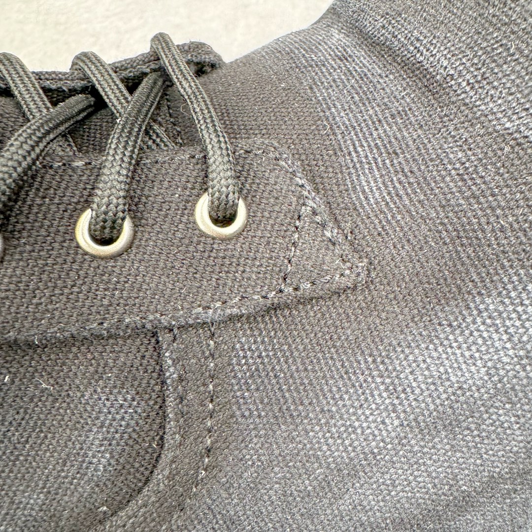 图片[14]-＃GD广顶 Balenciaga Stomper 巴黎世家帆布拉链圆头德比靴鞋 原版购入开发 做货 极致做旧 巴黎世家做旧的款式百分之90都是好看的 这双靴子也不例外 破旧风格 双层材质 外层粗帆布做了磨损和褪色处理 内层做了透气网状里布 比较惊艳的是鞋底和鞋侧橡胶 原版定制进口做旧帆布 原版进口透气网里 原版开模橡胶大底 增高底厚5CM超显大长腿NCC 尺码： 39 40 41 42 43 44 45-选品中心