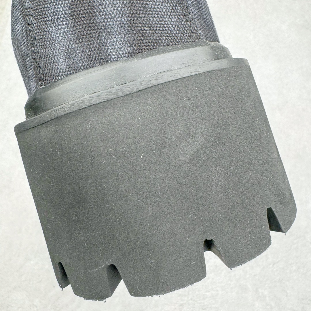 图片[11]-＃GD广顶 Balenciaga Stomper 巴黎世家帆布拉链圆头德比靴鞋 原版购入开发 做货 极致做旧 巴黎世家做旧的款式百分之90都是好看的 这双靴子也不例外 破旧风格 双层材质 外层粗帆布做了磨损和褪色处理 内层做了透气网状里布 比较惊艳的是鞋底和鞋侧橡胶 原版定制进口做旧帆布 原版进口透气网里 原版开模橡胶大底 增高底厚5CM超显大长腿NCC 尺码： 39 40 41 42 43 44 45-选品中心