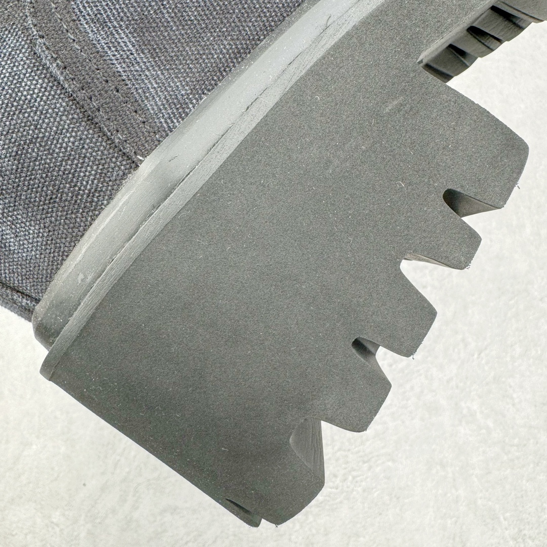 图片[17]-＃GD广顶 Balenciaga Stomper 巴黎世家帆布拉链圆头德比靴鞋 原版购入开发 做货 极致做旧 巴黎世家做旧的款式百分之90都是好看的 这双靴子也不例外 破旧风格 双层材质 外层粗帆布做了磨损和褪色处理 内层做了透气网状里布 比较惊艳的是鞋底和鞋侧橡胶 原版定制进口做旧帆布 原版进口透气网里 原版开模橡胶大底 增高底厚5CM超显大长腿NCC 尺码： 39 40 41 42 43 44 45-选品中心