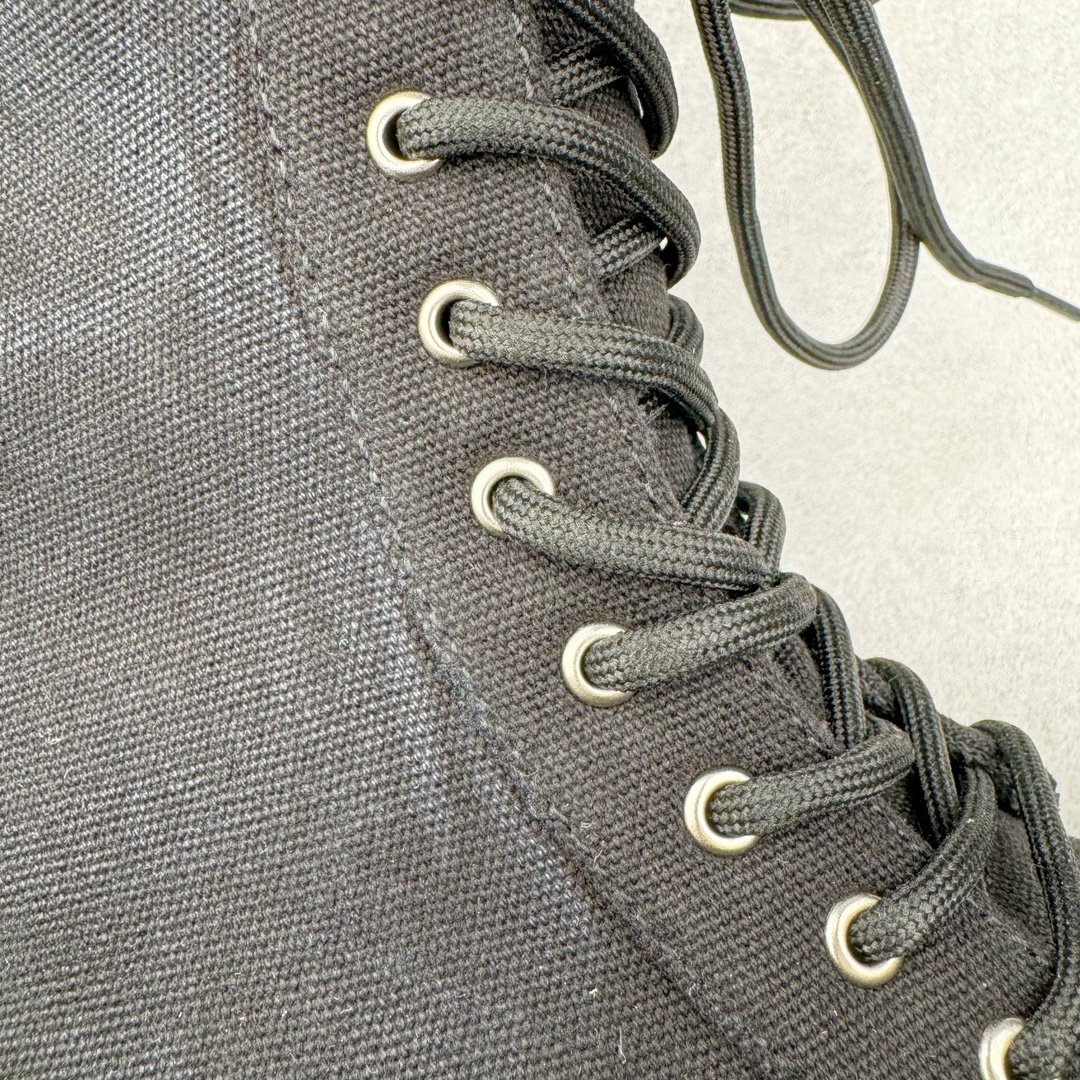 图片[15]-＃GD广顶 Balenciaga Stomper 巴黎世家帆布拉链圆头德比靴鞋 原版购入开发 做货 极致做旧 巴黎世家做旧的款式百分之90都是好看的 这双靴子也不例外 破旧风格 双层材质 外层粗帆布做了磨损和褪色处理 内层做了透气网状里布 比较惊艳的是鞋底和鞋侧橡胶 原版定制进口做旧帆布 原版进口透气网里 原版开模橡胶大底 增高底厚5CM超显大长腿NCC 尺码： 39 40 41 42 43 44 45-选品中心