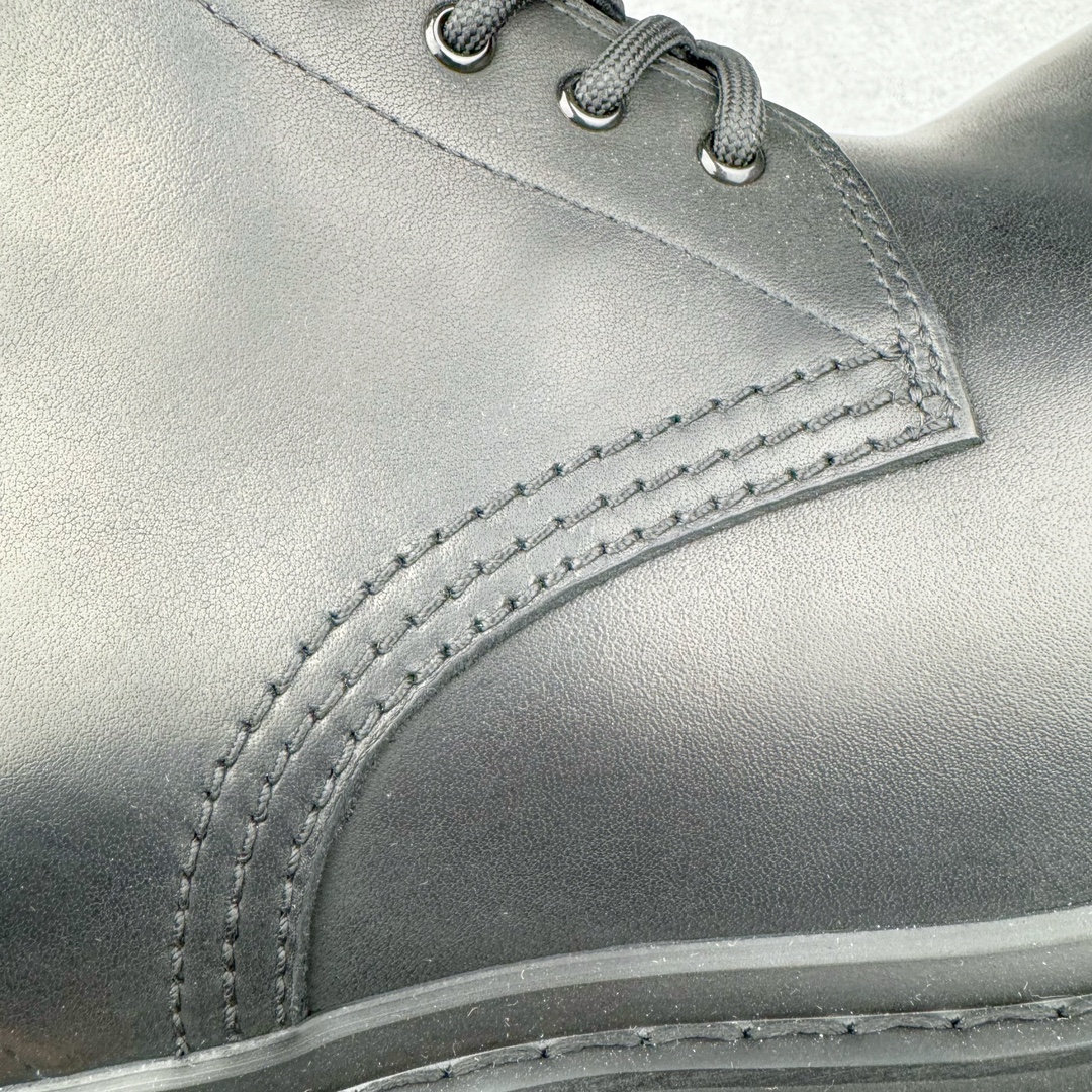 图片[11]-＃GD广顶 Balenciaga Stomper 巴黎世家牛皮拉链圆头德比靴鞋 原版购入开发 做货 极致做旧 巴黎世家做旧的款式百分之90都是好看的 这双靴子也不例外 破旧风格 双层材质 外层粗帆布做了磨损和褪色处理 内层做了透气网状里布 比较惊艳的是鞋底和鞋侧橡胶 原版定制进口做旧帆布 原版进口透气网里 原版开模橡胶大底 增高底厚5CM超显大长腿NCC 尺码： 39 40 41 42 43 44 45-选品中心