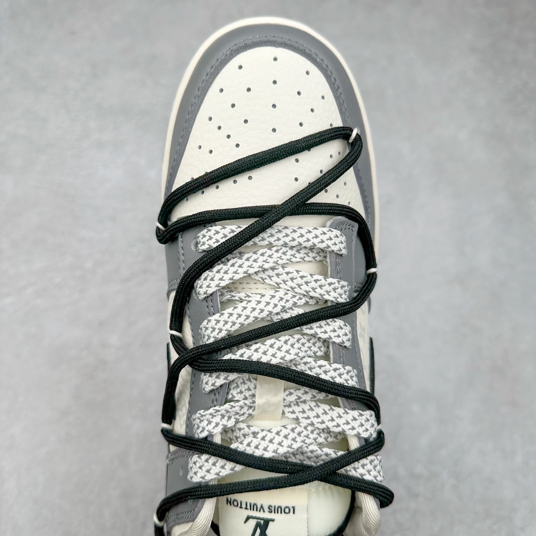 图片[4]-NK Dunk Low 定制配色 JJ5688-104 大厂出品 极力推荐 原装头层材料 独家版型蒸餾加工帶來的是更好的视觉和脚感体验大厂纯原品质出货 清洁度 电绣工艺 皮料切割干净无任何毛边 细节完美 尺码：36 36.5 37.5 38 38.5 39 40 40.5 41 42 42.5 43 44 44.5 45 46 47.5-选品中心