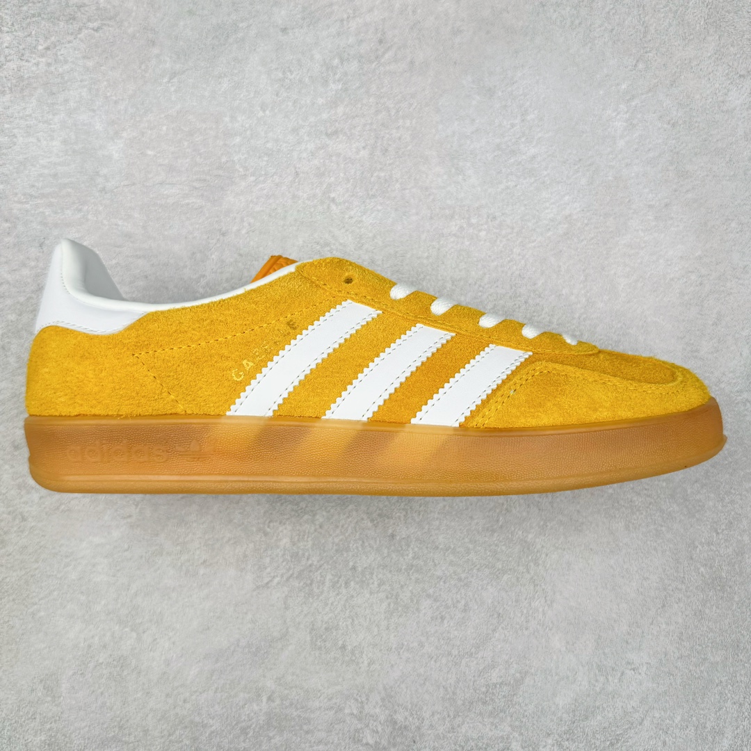 ＃特价福利 AD Gazelle Indoor Trainers 羚羊内训系列低帮复古百搭休闲运动德训风板鞋 90年代经典的复刻版！自60年代以足球训练鞋面世以来,Gazelle就以其经典设计席卷全球。1991年版本的复刻,再造经典Gazelle。采用皮革打造,搭配浊色细节,让这款经典更加简约。尺码：36 36⅔ 37⅓ 38 38⅔ 39⅓ 40 40⅔ 41⅓ 42 42⅔ 43⅓ 44 44 ⅔ 45-选品中心