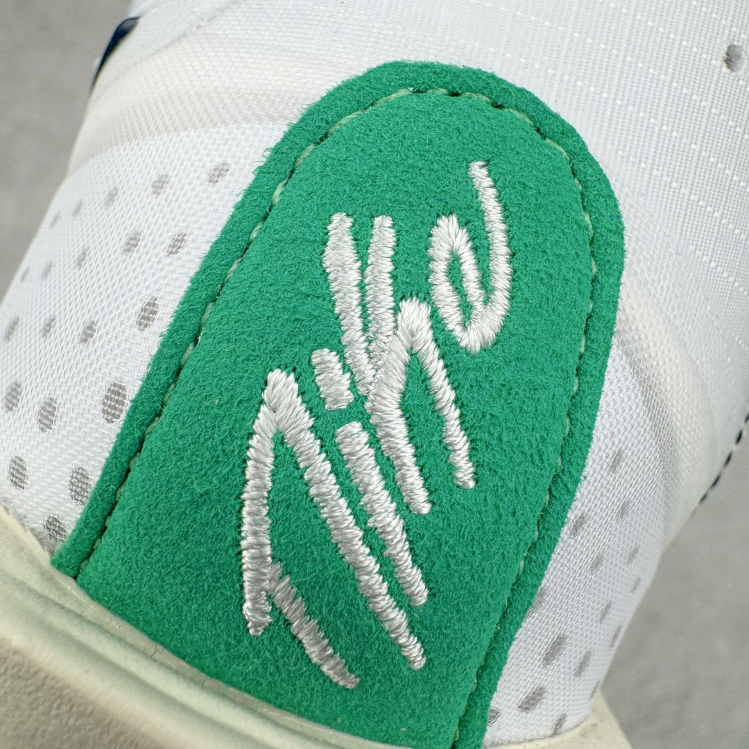 图片[18]-＃灭世/Max NK Air Zoom G.T.Cut 3 EP 实战系列篮球鞋 FZ5743-100 全新GT Cut 3.0 全掌搭载了 ZoomX 泡棉 使得整双鞋在缓震表现上可谓相当优秀 拥有着顶级科技配置的同时 颜值设计也非常可观 整体鞋型仍然保留了前低后高的设计 G.T. Cut 传统的突进极速突破的感觉 鞋头麂皮材质和 NK Flywire 飞线工艺 相对来说包裹感更好了 必备的TPU 支撑片 两侧 Swoosh 的透气孔设计 起到散热透气的作用 鞋舌采用类似跑鞋的半开叉式设计 搭配鞋带既可以提升包裹感 又降低了运动中鞋舌乱跑的可能性 鞋子内里填充相当厚实 避免掉跟 尺码：39 40 40.5 41 42 42.5 43 44 44.5 45 46-选品中心