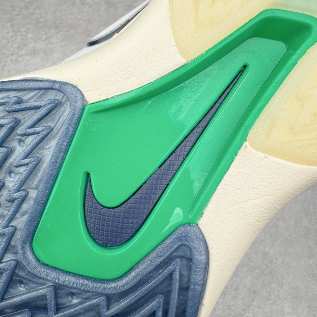 图片[21]-＃灭世/Max NK Air Zoom G.T.Cut 3 EP 实战系列篮球鞋 FZ5743-100 全新GT Cut 3.0 全掌搭载了 ZoomX 泡棉 使得整双鞋在缓震表现上可谓相当优秀 拥有着顶级科技配置的同时 颜值设计也非常可观 整体鞋型仍然保留了前低后高的设计 G.T. Cut 传统的突进极速突破的感觉 鞋头麂皮材质和 NK Flywire 飞线工艺 相对来说包裹感更好了 必备的TPU 支撑片 两侧 Swoosh 的透气孔设计 起到散热透气的作用 鞋舌采用类似跑鞋的半开叉式设计 搭配鞋带既可以提升包裹感 又降低了运动中鞋舌乱跑的可能性 鞋子内里填充相当厚实 避免掉跟 尺码：39 40 40.5 41 42 42.5 43 44 44.5 45 46-选品中心