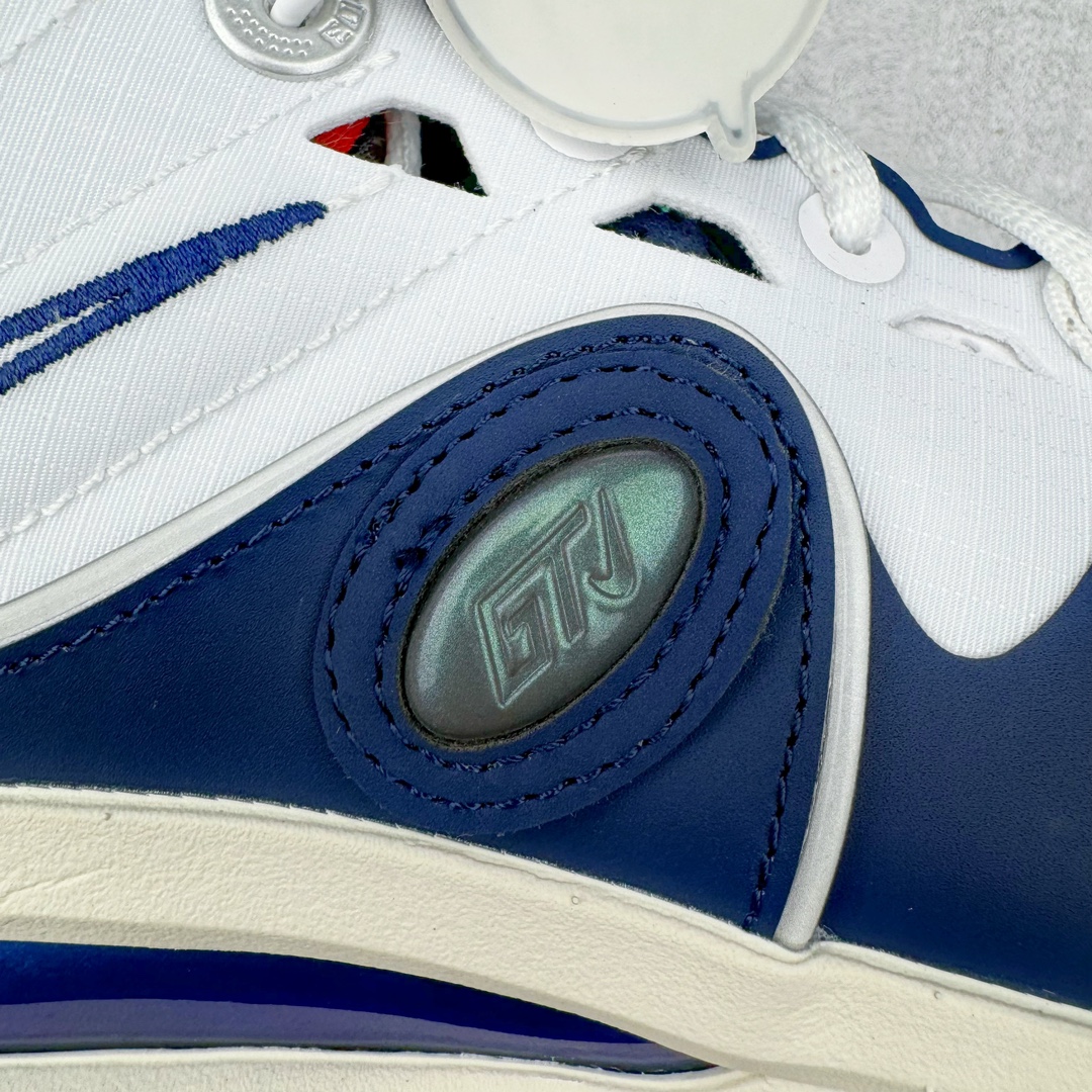 图片[15]-＃灭世/Max NK Air Zoom G.T.Cut 3 EP 实战系列篮球鞋 FZ5743-100 全新GT Cut 3.0 全掌搭载了 ZoomX 泡棉 使得整双鞋在缓震表现上可谓相当优秀 拥有着顶级科技配置的同时 颜值设计也非常可观 整体鞋型仍然保留了前低后高的设计 G.T. Cut 传统的突进极速突破的感觉 鞋头麂皮材质和 NK Flywire 飞线工艺 相对来说包裹感更好了 必备的TPU 支撑片 两侧 Swoosh 的透气孔设计 起到散热透气的作用 鞋舌采用类似跑鞋的半开叉式设计 搭配鞋带既可以提升包裹感 又降低了运动中鞋舌乱跑的可能性 鞋子内里填充相当厚实 避免掉跟 尺码：39 40 40.5 41 42 42.5 43 44 44.5 45 46-选品中心