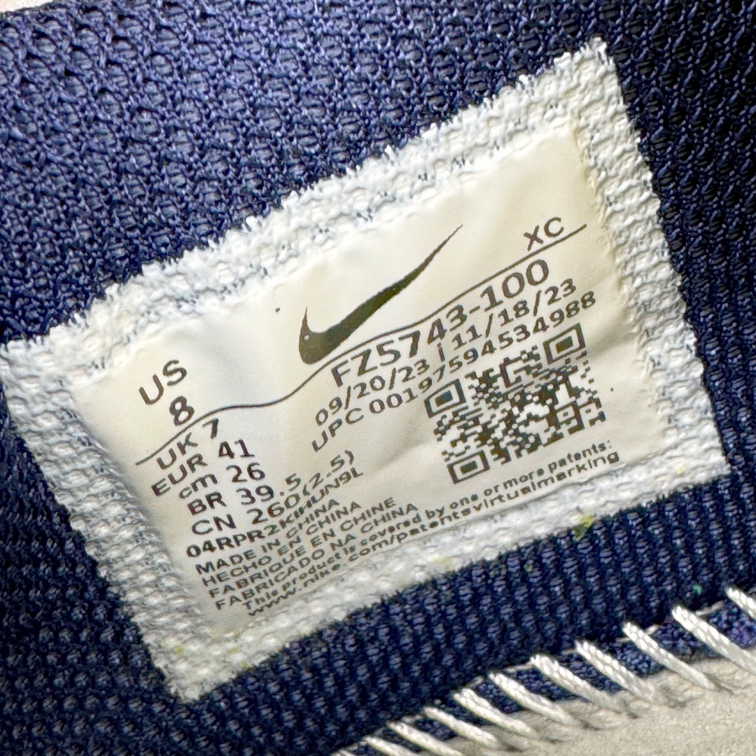 图片[10]-＃灭世/Max NK Air Zoom G.T.Cut 3 EP 实战系列篮球鞋 FZ5743-100 全新GT Cut 3.0 全掌搭载了 ZoomX 泡棉 使得整双鞋在缓震表现上可谓相当优秀 拥有着顶级科技配置的同时 颜值设计也非常可观 整体鞋型仍然保留了前低后高的设计 G.T. Cut 传统的突进极速突破的感觉 鞋头麂皮材质和 NK Flywire 飞线工艺 相对来说包裹感更好了 必备的TPU 支撑片 两侧 Swoosh 的透气孔设计 起到散热透气的作用 鞋舌采用类似跑鞋的半开叉式设计 搭配鞋带既可以提升包裹感 又降低了运动中鞋舌乱跑的可能性 鞋子内里填充相当厚实 避免掉跟 尺码：39 40 40.5 41 42 42.5 43 44 44.5 45 46-选品中心