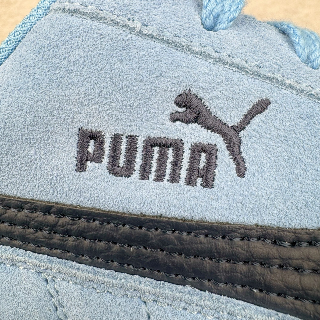 图片[17]-＃S2纯原 PUMA Speedca OG 彪马极速赛车系列低帮德训风拼接复古百搭休闲运动赛车鞋 鞋款从80、90年代赛车手所穿的防火赛车鞋为原型，鞋身线条模仿了赛车的流线廓形，体现了空气动力学原理的结构。简约流畅的外观，恰好又和贯穿其中的Formstrip Logo融合恰到好处，视觉上细节丰富且协调。本次Speedcat OG鞋款归来，最大看点自然式保留了窄版鞋型以及薄底构造。这两年各品牌鞋底越做越厚，Speedcat反其道而行之，上脚几乎无鞋底的效果带来耳目一新的视觉体验。鞋面依旧是以质感细腻的麂皮材质打造，并且大面积近乎全包裹的使用，复古味道也愈发浓烈。配色上更是将最原始的黑色和红色带回，向F1赛车队的标志性队服致敬。相信让各位一眼种草的更多是出挑的大红色，上脚即可瞬间点亮整体造型，在以球鞋为核心的OOTD中脱颖而出。而另一款黑色则是低调的万金油，彰显新潮个性的同时又不喧宾夺主，也是热爱简约系穿搭朋友的首选。 尺码：36 37 37.5 38 38.5 39 40 40.5 41 42 42.5 43 44 44.5 45 46-选品中心