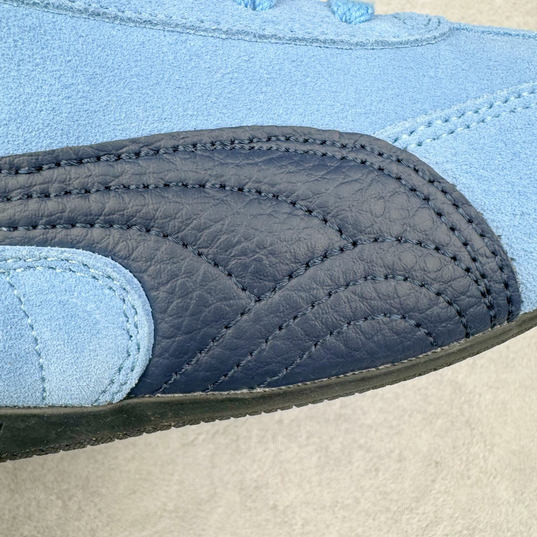 图片[18]-＃S2纯原 PUMA Speedca OG 彪马极速赛车系列低帮德训风拼接复古百搭休闲运动赛车鞋 鞋款从80、90年代赛车手所穿的防火赛车鞋为原型，鞋身线条模仿了赛车的流线廓形，体现了空气动力学原理的结构。简约流畅的外观，恰好又和贯穿其中的Formstrip Logo融合恰到好处，视觉上细节丰富且协调。本次Speedcat OG鞋款归来，最大看点自然式保留了窄版鞋型以及薄底构造。这两年各品牌鞋底越做越厚，Speedcat反其道而行之，上脚几乎无鞋底的效果带来耳目一新的视觉体验。鞋面依旧是以质感细腻的麂皮材质打造，并且大面积近乎全包裹的使用，复古味道也愈发浓烈。配色上更是将最原始的黑色和红色带回，向F1赛车队的标志性队服致敬。相信让各位一眼种草的更多是出挑的大红色，上脚即可瞬间点亮整体造型，在以球鞋为核心的OOTD中脱颖而出。而另一款黑色则是低调的万金油，彰显新潮个性的同时又不喧宾夺主，也是热爱简约系穿搭朋友的首选。 尺码：36 37 37.5 38 38.5 39 40 40.5 41 42 42.5 43 44 44.5 45 46-选品中心