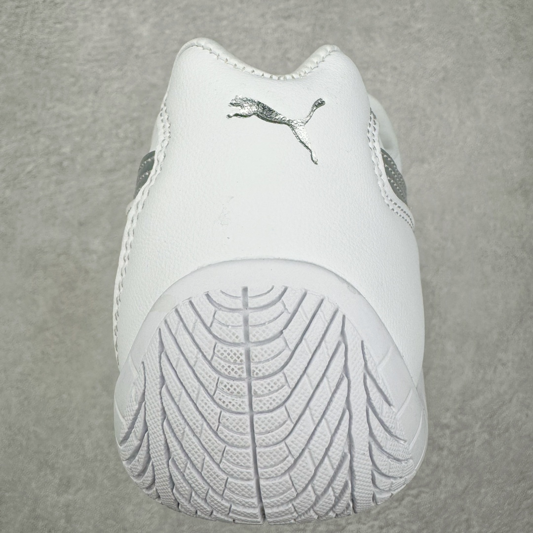 图片[8]-＃HP纯原 Open YY x Puma Speedca OG 彪马极速赛车系列低帮德训风拼接复古百搭休闲运动赛车鞋 OPEN YY x Puma Speedcat，成为韩国 2024 年至今最热鞋款，引发本地玩家排队疯抢，而缔造者之一 OPEN YY 早已席卷韩国时尚圈，并正试图用 Puma 联名等方式，将「首尔辣妹美学」带向全球。本次与「首尔辣妹衣柜」 OPEN YY 联名，发售之外还在乐天世界购物中心举办 POP UP，时尚博主纷纷到场打卡，让 Puma 的「IT Shoes」进一步拓展韩国市场，本次共发售 3 款配色，粉金、沙银更受女玩家喜爱，用以搭配裙装、运动裤，黑银则低调前卫，且男码几乎无溢价；而让不少玩家「提前种草」的，则是 OPEN YY 示范的「彩色丝袜 blokette 混搭」，配合干燥迷幻的亚文化氛围，成为不少女生的「新搭配指南」， POP UP 现场和近两天的社媒上脚图中，不少玩家继续用本次联名 Speedcat 玩转 blokette，并强调 Speedcat 与其他平底运动鞋相比，更加前卫、性感；Speedcat 外，OPEN YY 还将 Puma 的 Tracksuit、复古运动外套等单品，融入自身的「首尔辣妹美学」， 千禧银、赛车印花设计，颇为符合当下首尔街头日常着装的审美，也同样在发售时受到追捧。尺码：35.5 36 37 37.5 38 38.5 39 40 40.5 41 42 42.5 43 44 45-选品中心