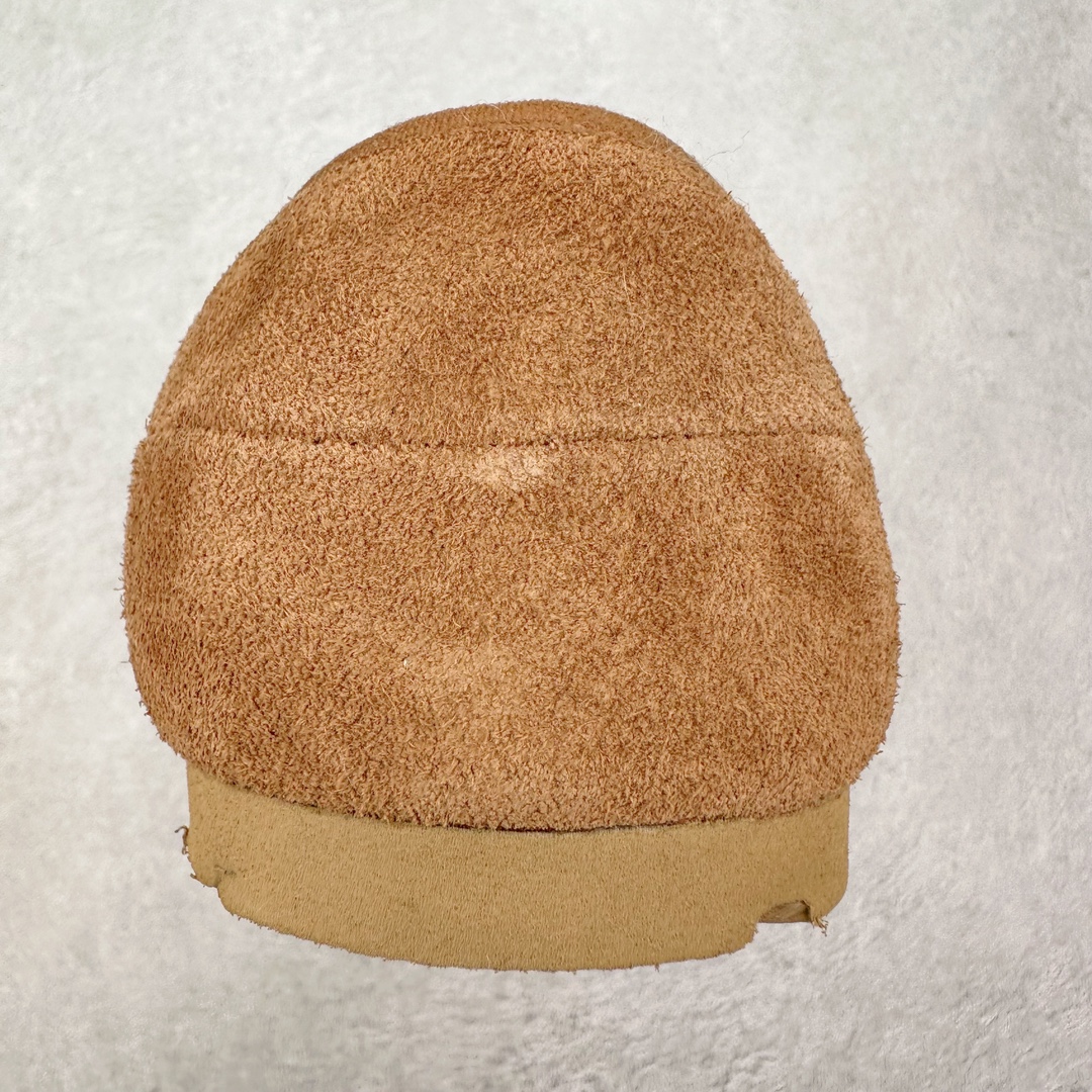 图片[8]-UGG 5215 玛丽珍 穆勒拖鞋 1.5CM薄底 女款 小红书爆款 广州外贸大厂生产 鞋头到鞋垫真羊皮毛一体 独立外盒包装 工艺 区别市面任何版本 1.5Ccm薄底 独立原版开发大底 羊绒鞋垫 冬季保暖外出 家居都是很适合的选择 今年uug推出款式系列 局部偏向年轻消费者喜好 也走到时尚潮流穿搭的前沿 鞋身材质 翻毛皮鞋面 17毫米UGGPURE™植入式羊毛内底 轻便防滑舒适橡胶外底 带有品牌LOGO商标 带全套包装 尺码：35 36 37 38 39 40-选品中心