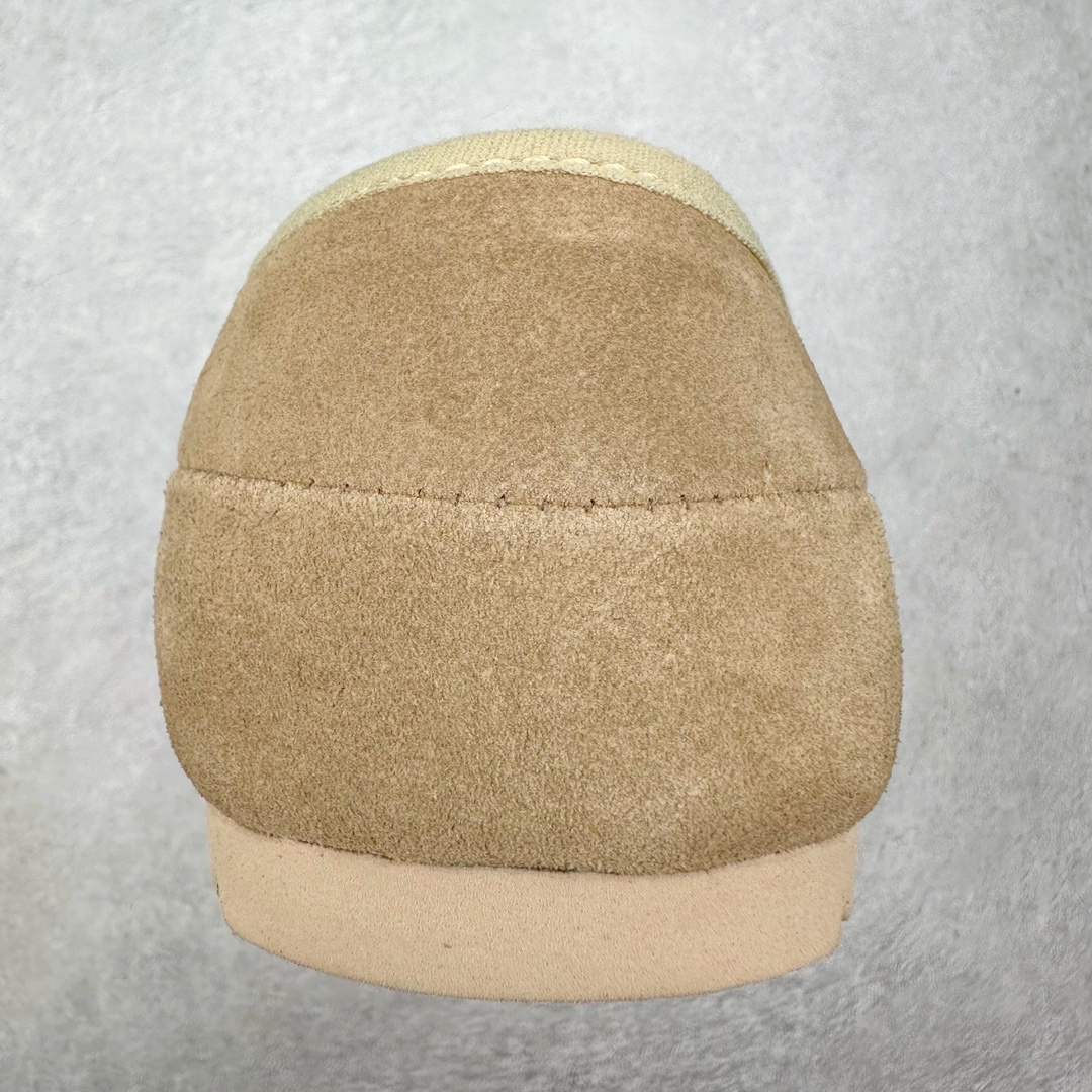 图片[8]-UGG 5215 玛丽珍 穆勒拖鞋 1.5CM薄底 女款 小红书爆款 广州外贸大厂生产 鞋头到鞋垫真羊皮毛一体 独立外盒包装 工艺 区别市面任何版本 1.5Ccm薄底 独立原版开发大底 羊绒鞋垫 冬季保暖外出 家居都是很适合的选择 今年uug推出款式系列 局部偏向年轻消费者喜好 也走到时尚潮流穿搭的前沿 鞋身材质 翻毛皮鞋面 17毫米UGGPURE™植入式羊毛内底 轻便防滑舒适橡胶外底 带有品牌LOGO商标 带全套包装 尺码：35 36 37 38 39 40-选品中心