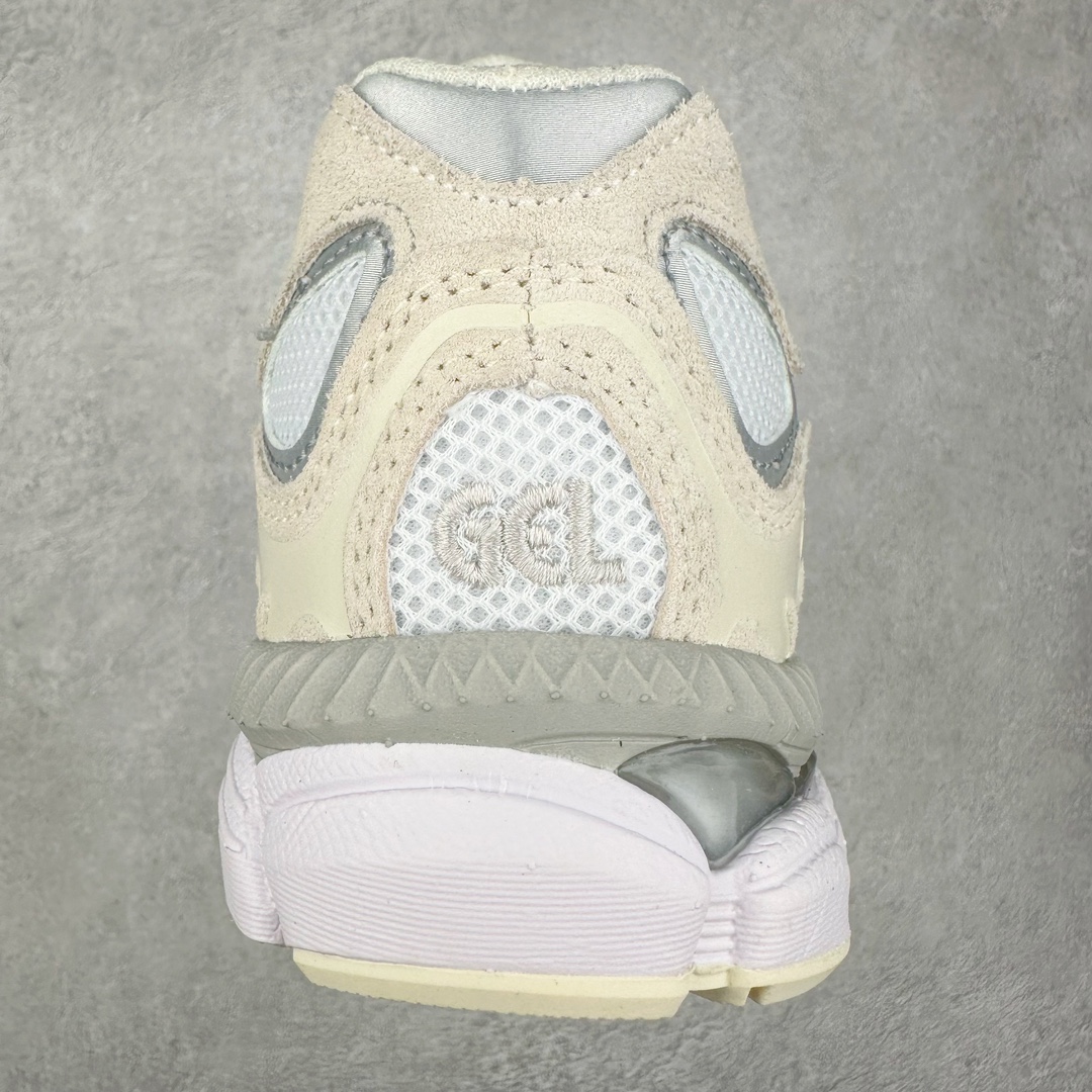 图片[8]-Asics GEL-NYC 亚瑟士防滑耐磨透气低帮运动休闲鞋 GEL-NYC™ 运动鞋的灵感源自传统和现代高性能跑步风格 其鞋面结构参考了 2000 年代初的 GEL-NIMBUS™ 3 鞋 并将其与 MC-PLUS V 设计中的各种装饰融为一体 该工装通过使用 GEL-CUMULUS® 16 鞋的工装系统来对比鞋面的复古风格 通过轻质泡沫和 GEL® 技术嵌入物的结合 这种中底结构有助于创造先进的脚底舒适度 尺码：36 37 37.5 38 39 40.5 41.5 42 42.5 43.5 44 45-选品中心