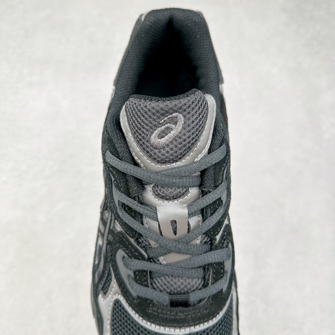 图片[5]-Asics GEL-NYC 亚瑟士防滑耐磨透气低帮运动休闲鞋 GEL-NYC™ 运动鞋的灵感源自传统和现代高性能跑步风格 其鞋面结构参考了 2000 年代初的 GEL-NIMBUS™ 3 鞋 并将其与 MC-PLUS V 设计中的各种装饰融为一体 该工装通过使用 GEL-CUMULUS® 16 鞋的工装系统来对比鞋面的复古风格 通过轻质泡沫和 GEL® 技术嵌入物的结合 这种中底结构有助于创造先进的脚底舒适度 尺码：36 37 37.5 38 39 40.5 41.5 42 42.5 43.5 44 45-选品中心